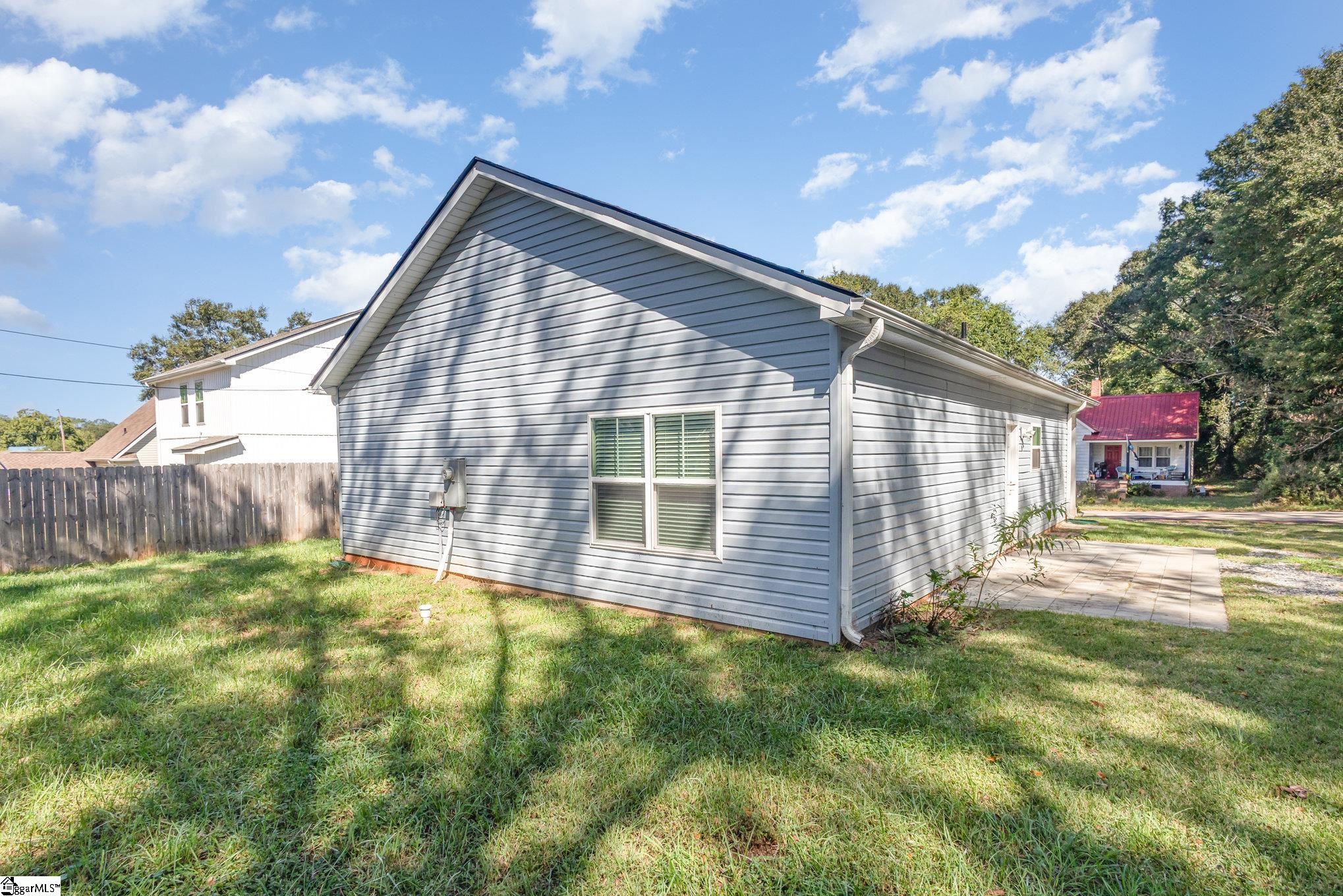 3 W 1st Street Williamston, SC 29697