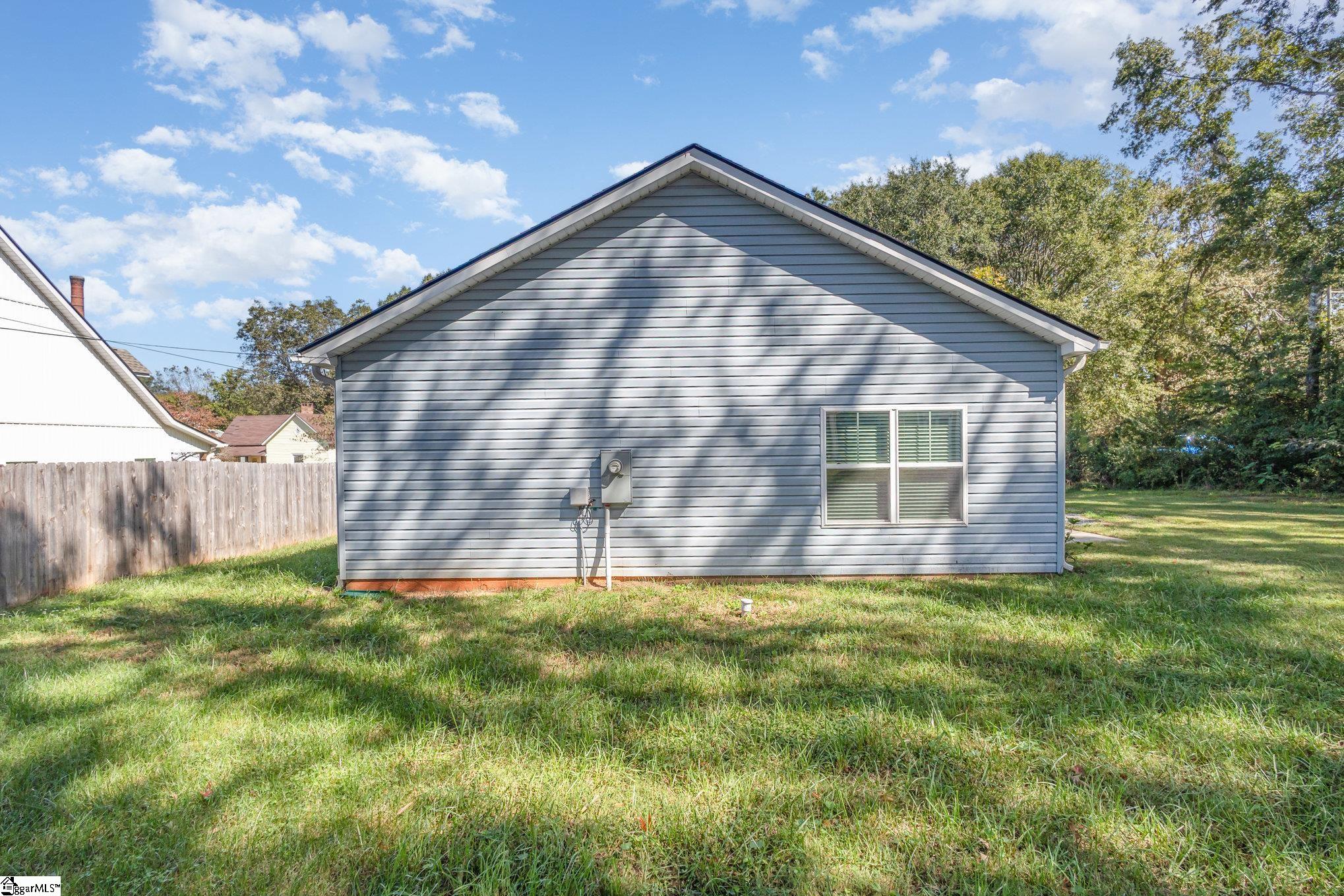 3 W 1st Street Williamston, SC 29697