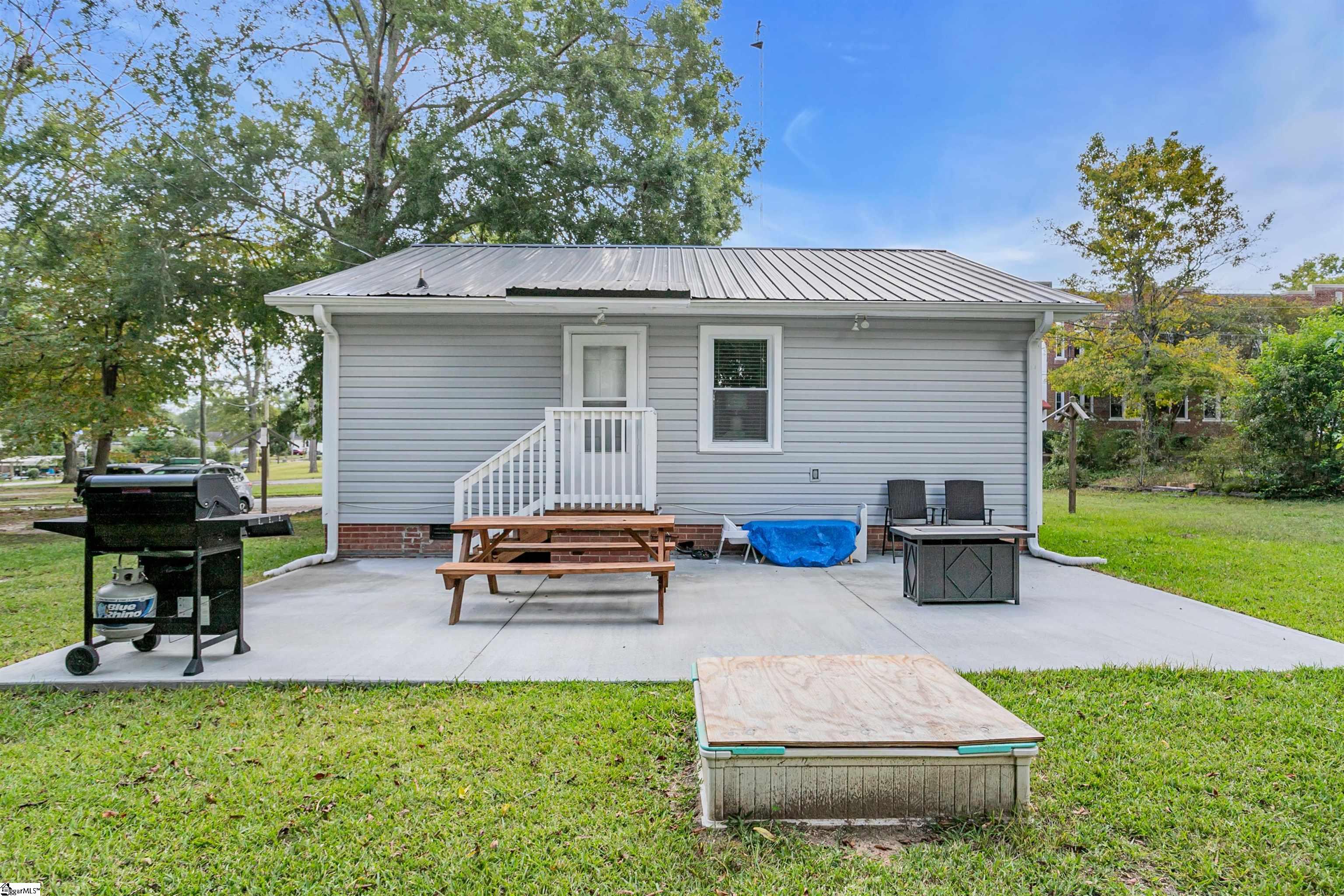 613 E Florida Avenue Clinton, SC 29325