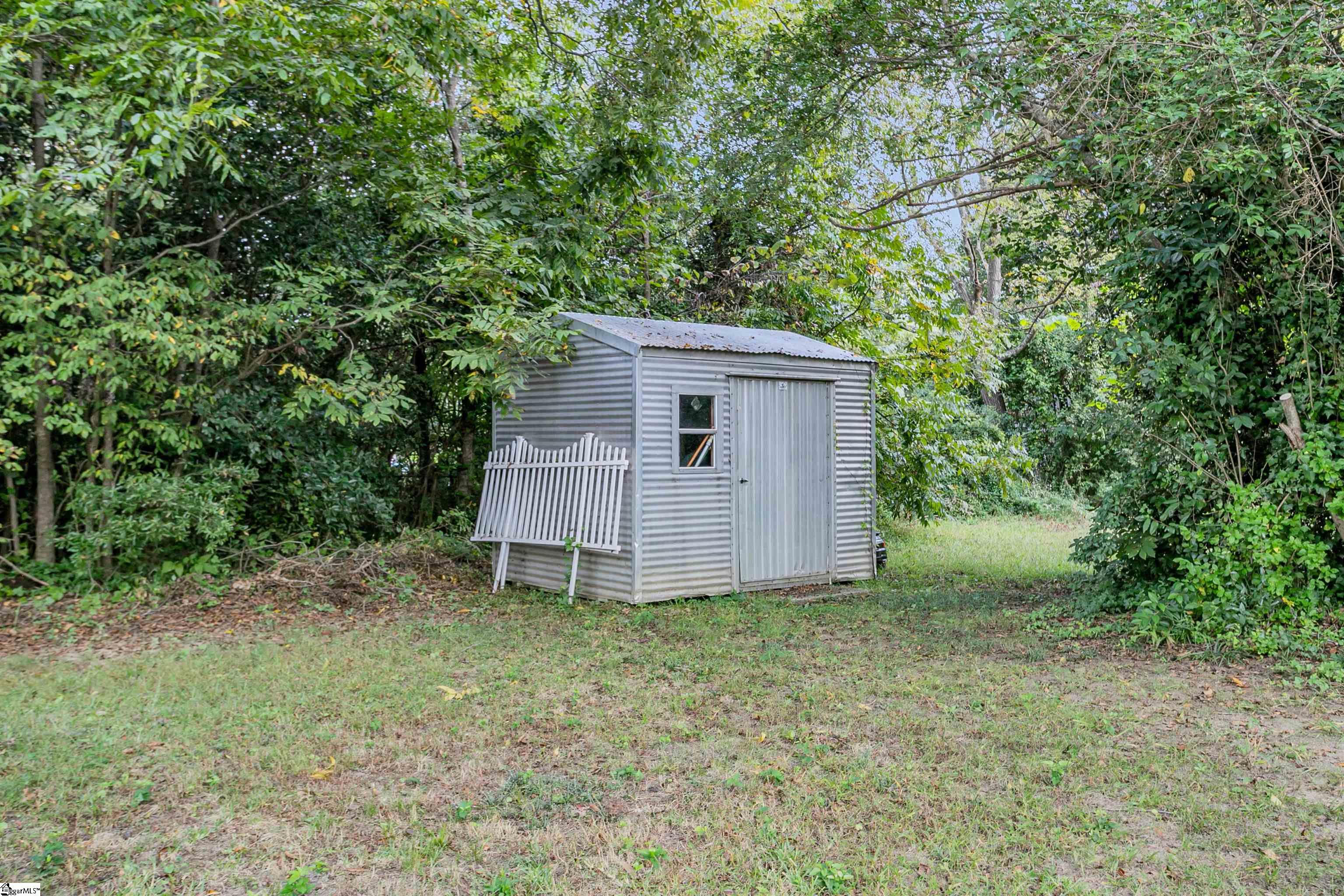 613 E Florida Avenue Clinton, SC 29325