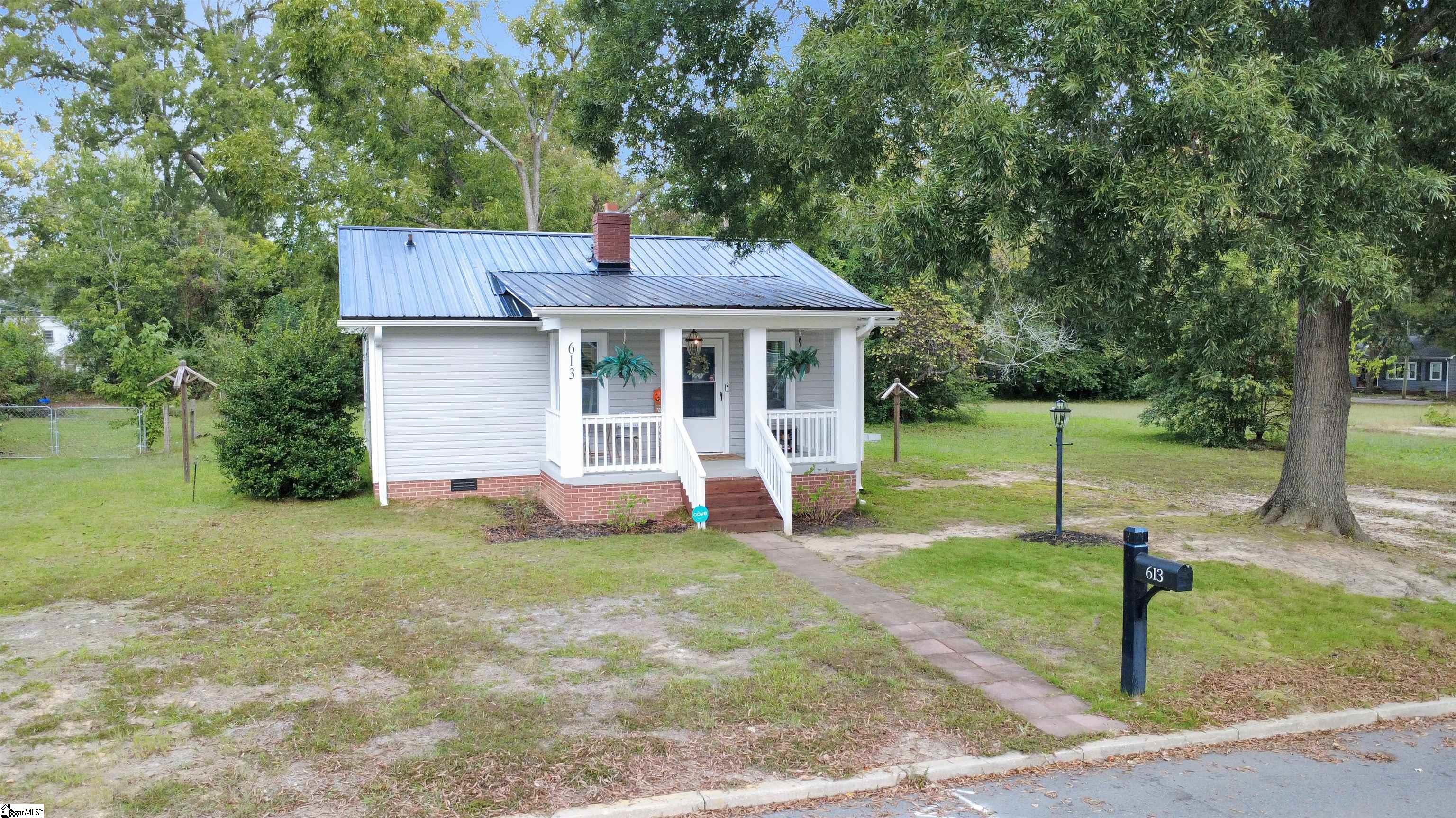 613 E Florida Avenue Clinton, SC 29325