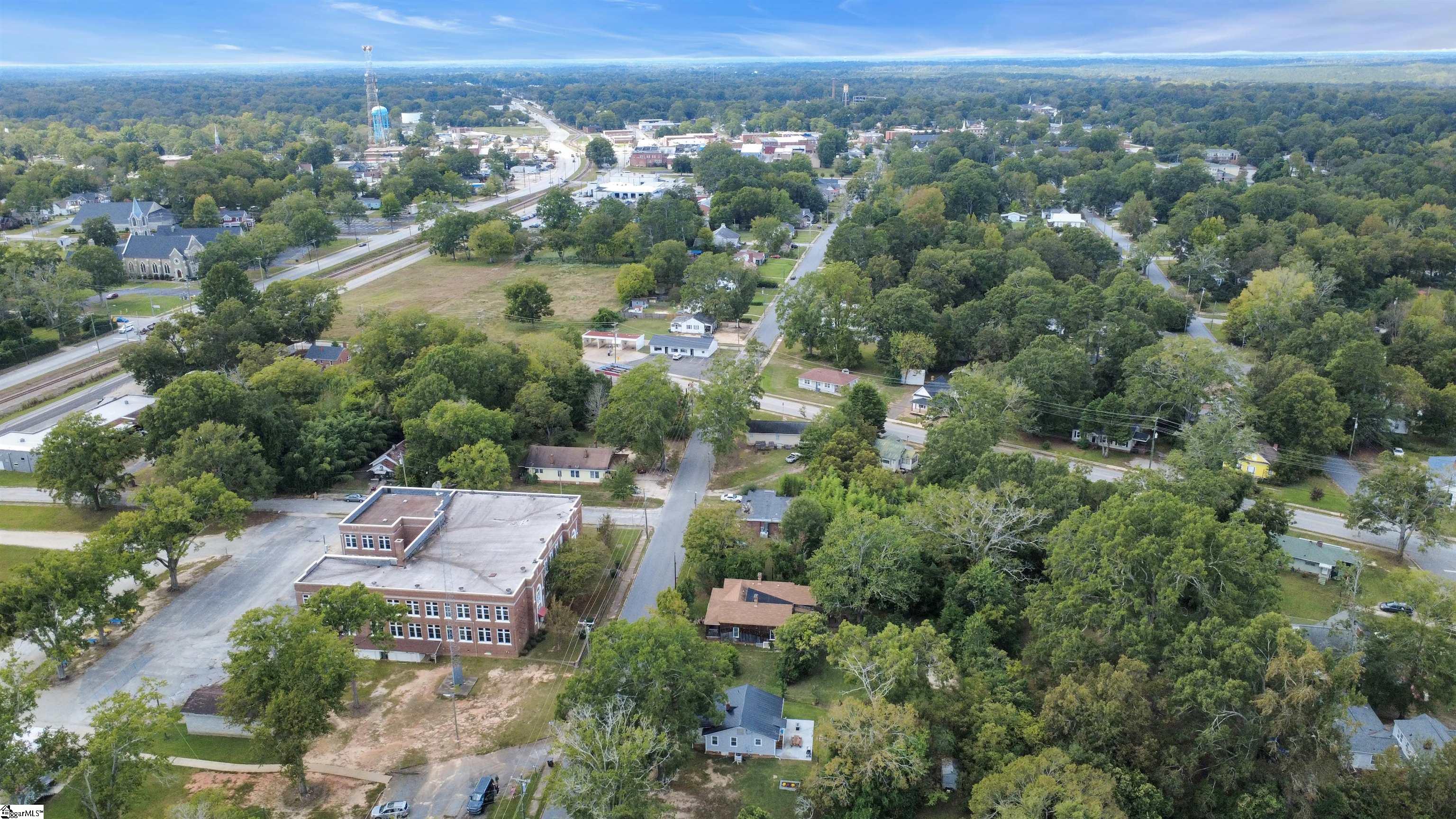 613 E Florida Avenue Clinton, SC 29325