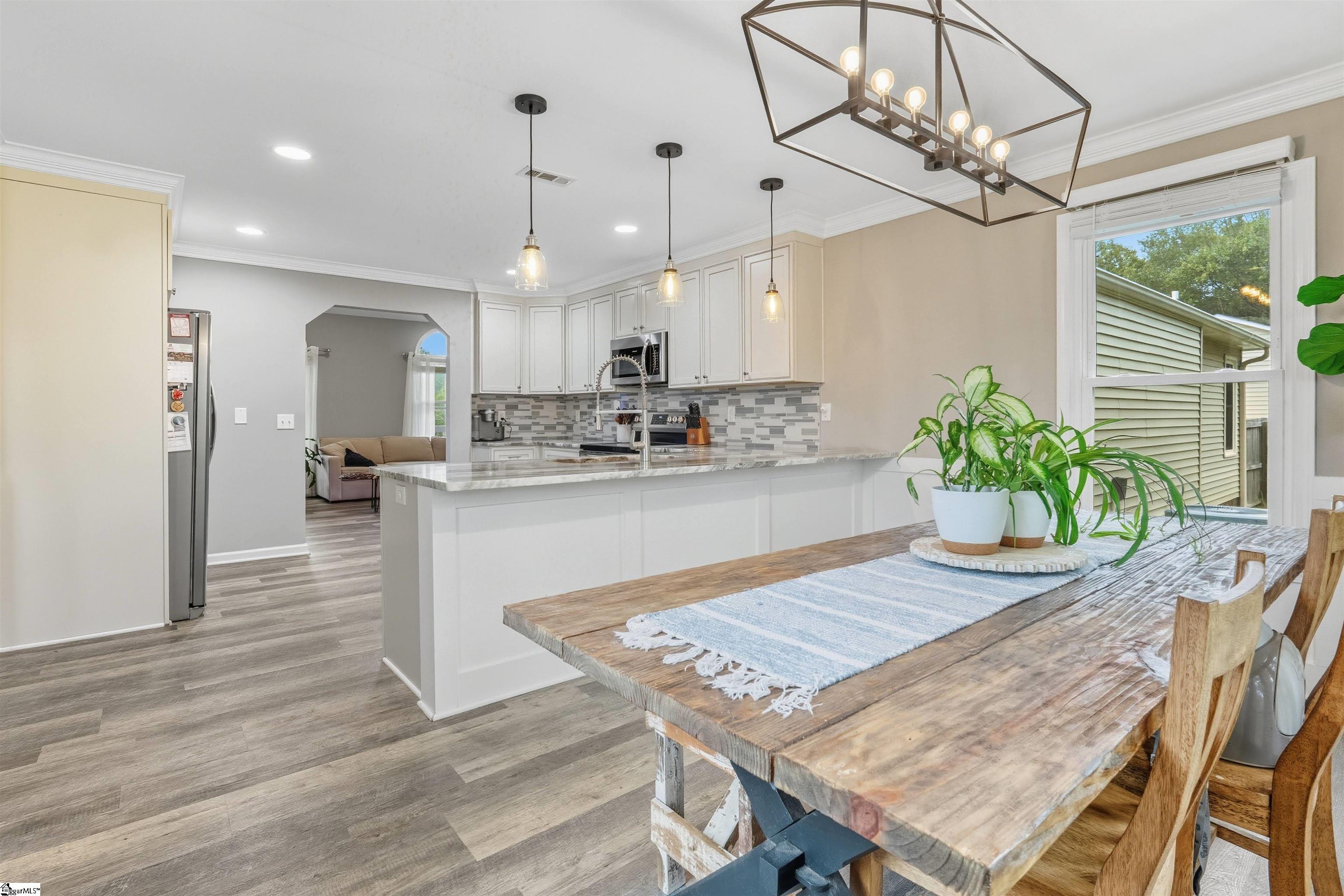 146 W McElhaney Road Taylors, SC 29687