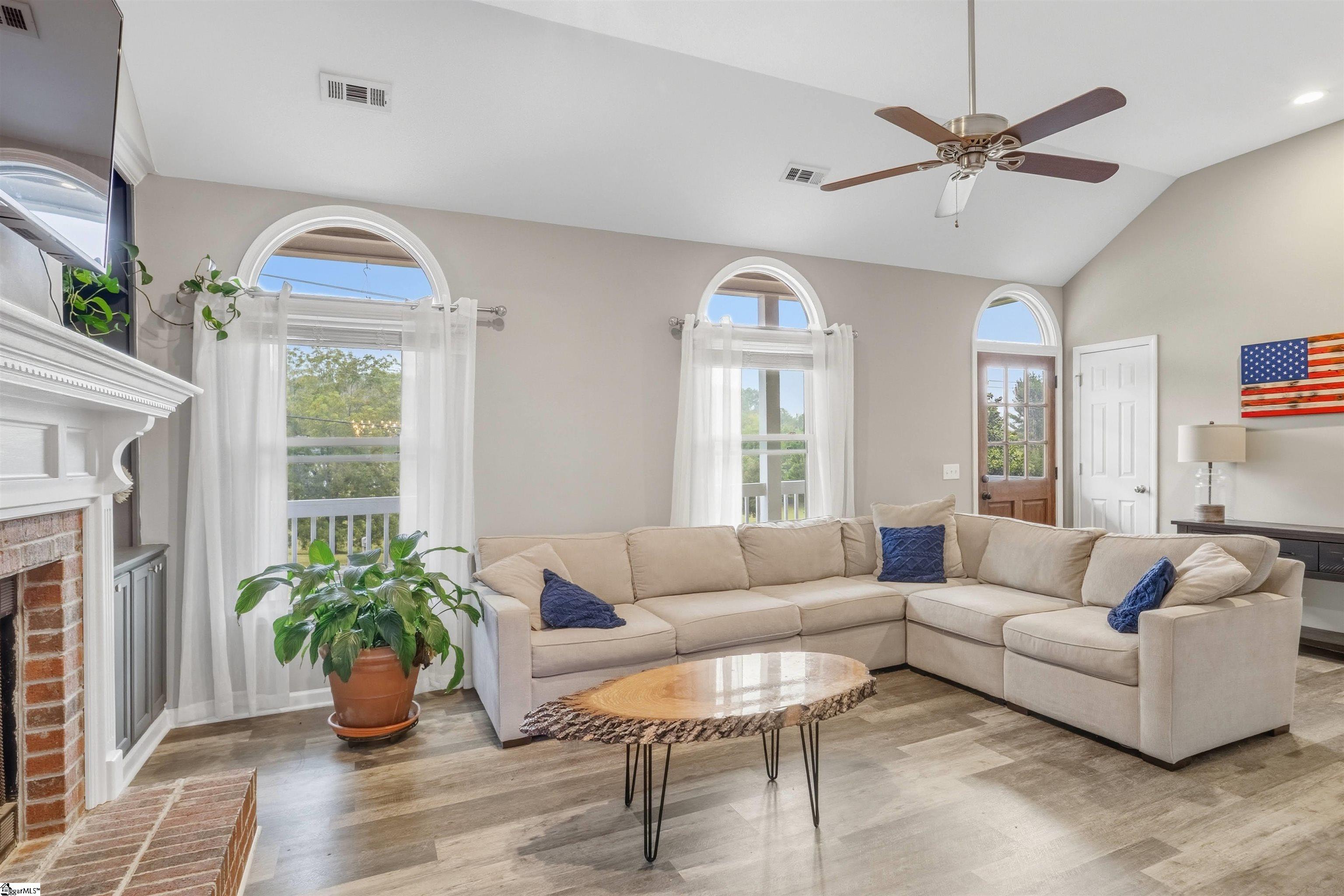 146 W McElhaney Road Taylors, SC 29687