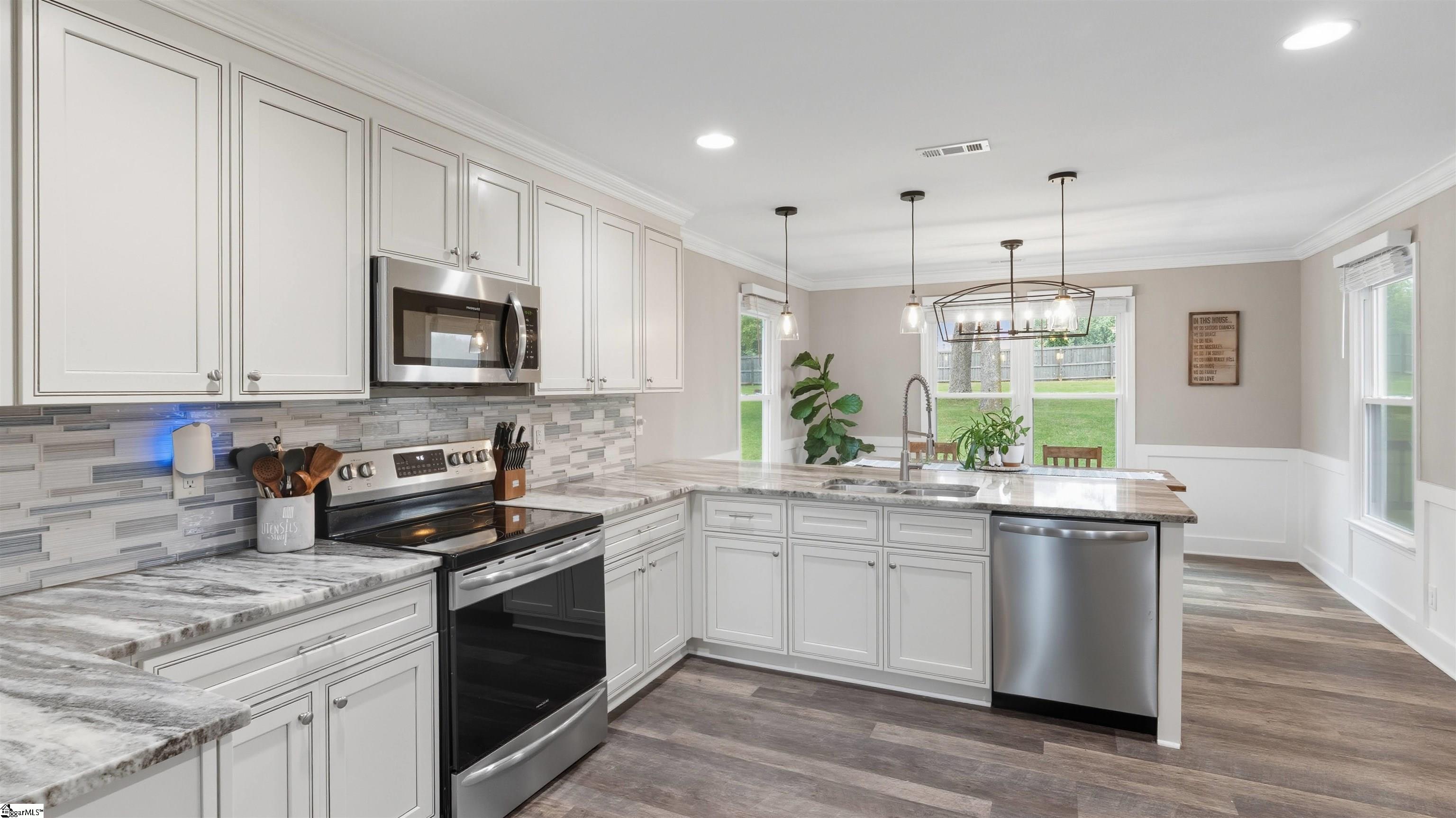 146 W McElhaney Road Taylors, SC 29687