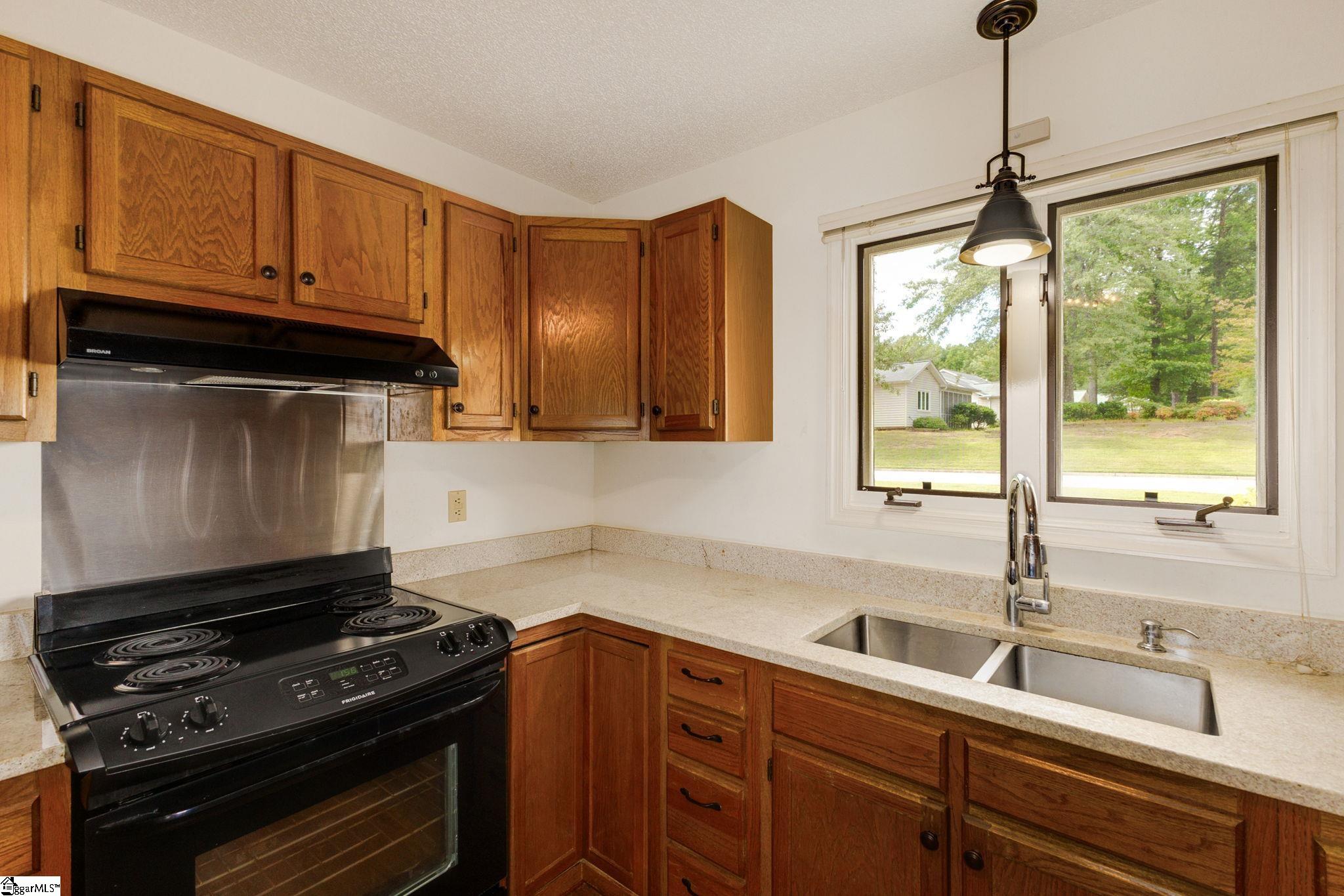 208 Creek Forest Drive Greenville, SC 29615-5302