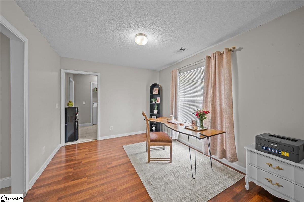 108 W Peninsula Drive Laurens, SC 29360
