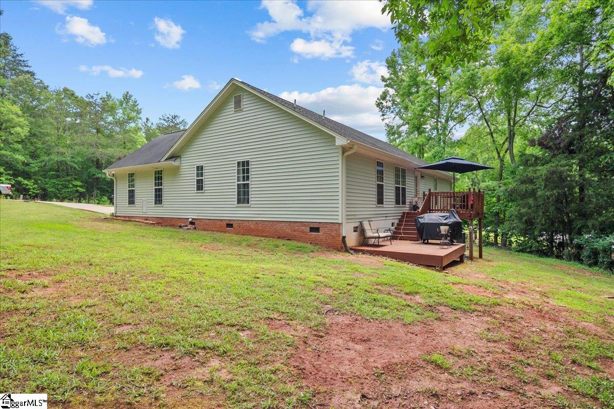 108 W Peninsula Drive Laurens, SC 29360