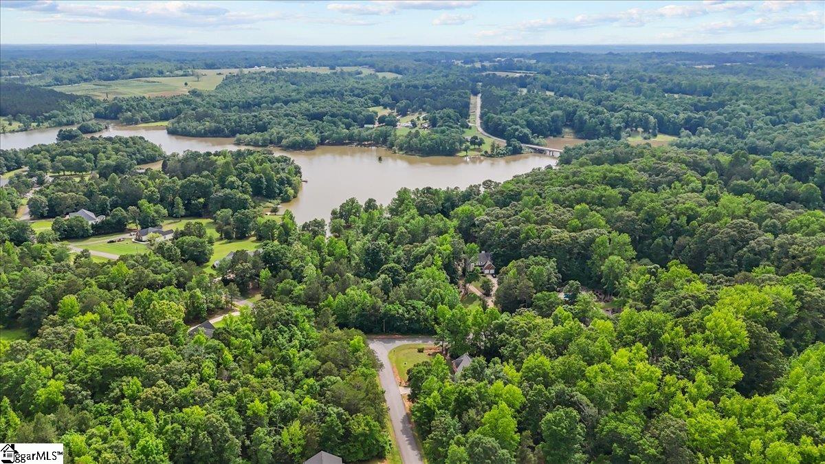 108 W Peninsula Drive Laurens, SC 29360