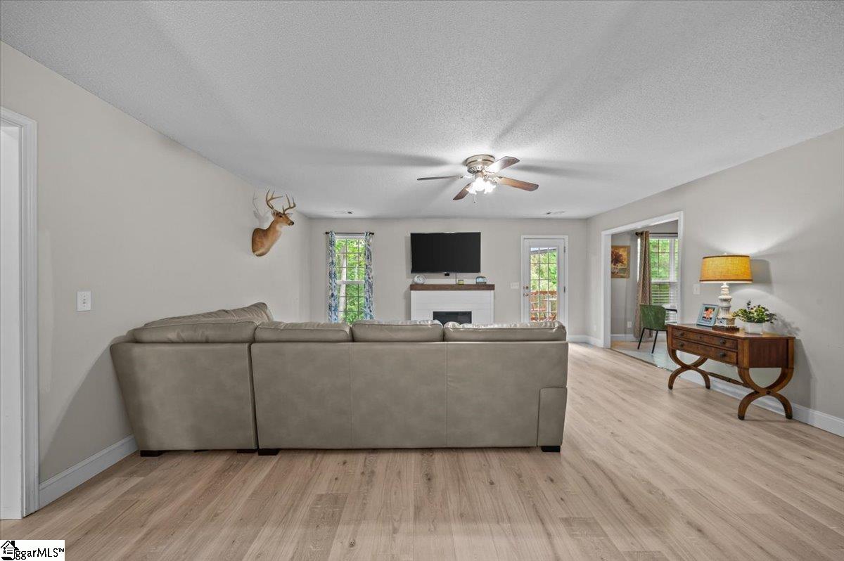 108 W Peninsula Drive Laurens, SC 29360