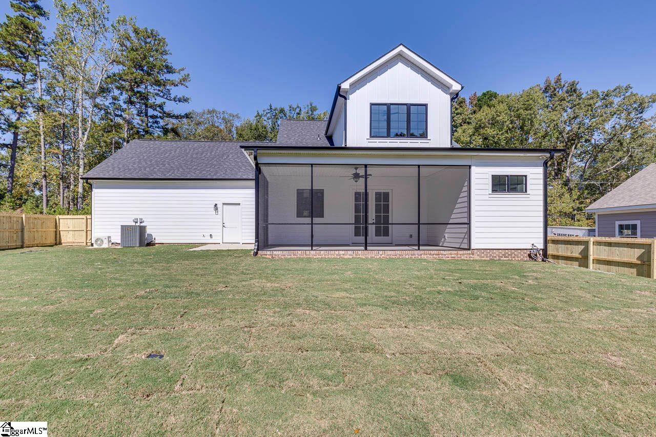 212 Forest Park Drive Simpsonville, SC 29681