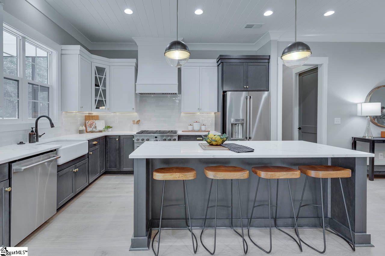 212 Forest Park Drive Simpsonville, SC 29681