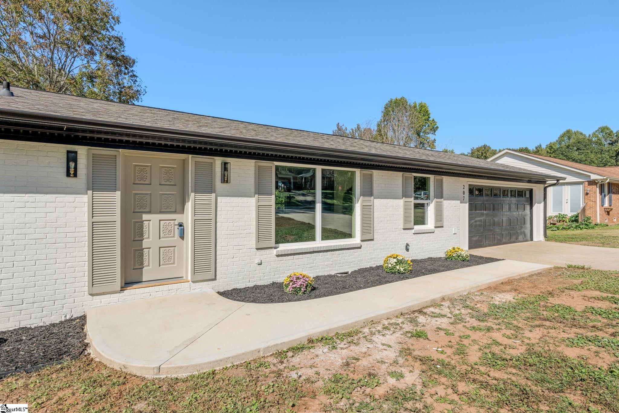 207 Oakmont Drive Boiling Springs, SC 29316
