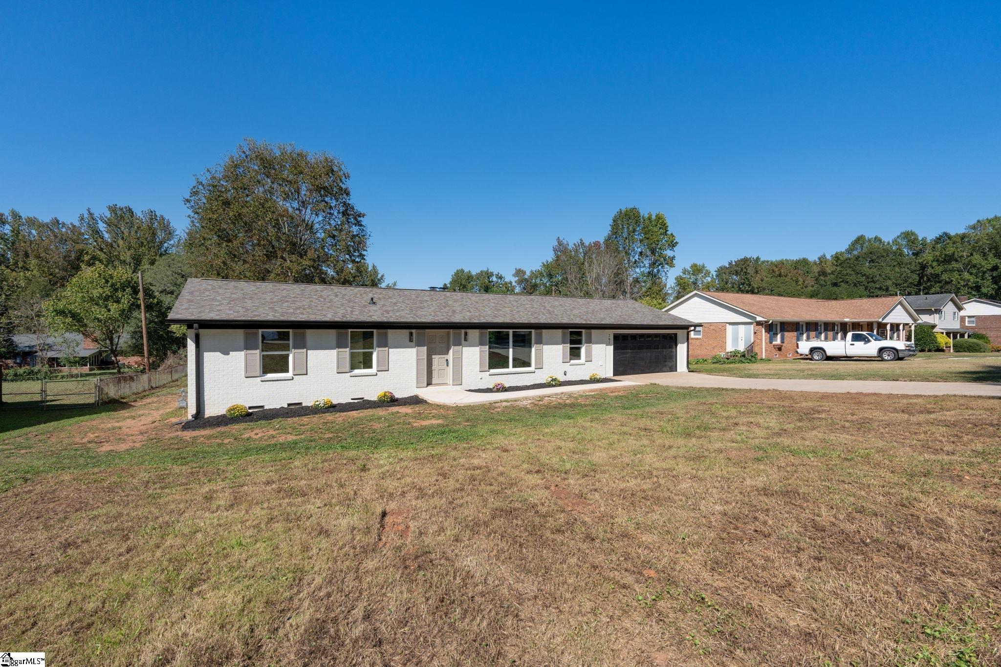 207 Oakmont Drive Boiling Springs, SC 29316