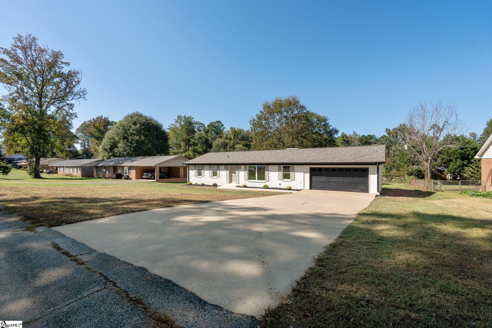 207 Oakmont Drive Boiling Springs, SC 29316