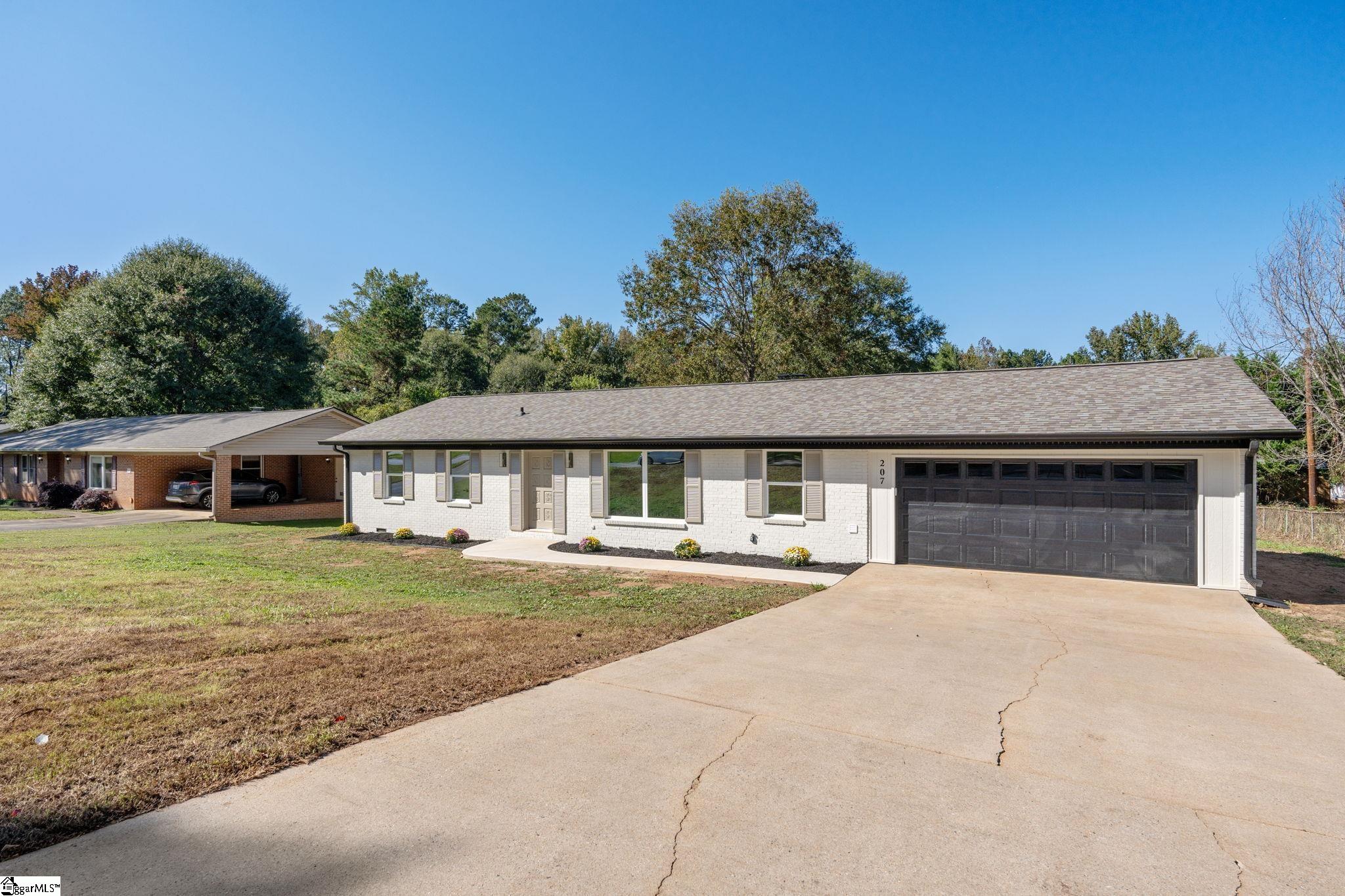 207 Oakmont Drive Boiling Springs, SC 29316