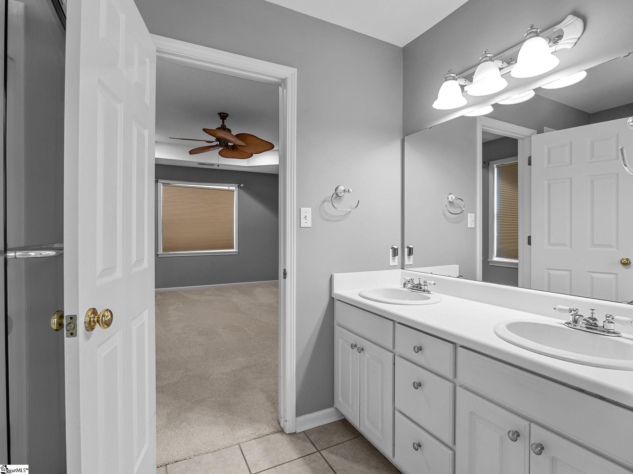 372 W Autumn Ridge Road Moore, SC 29369