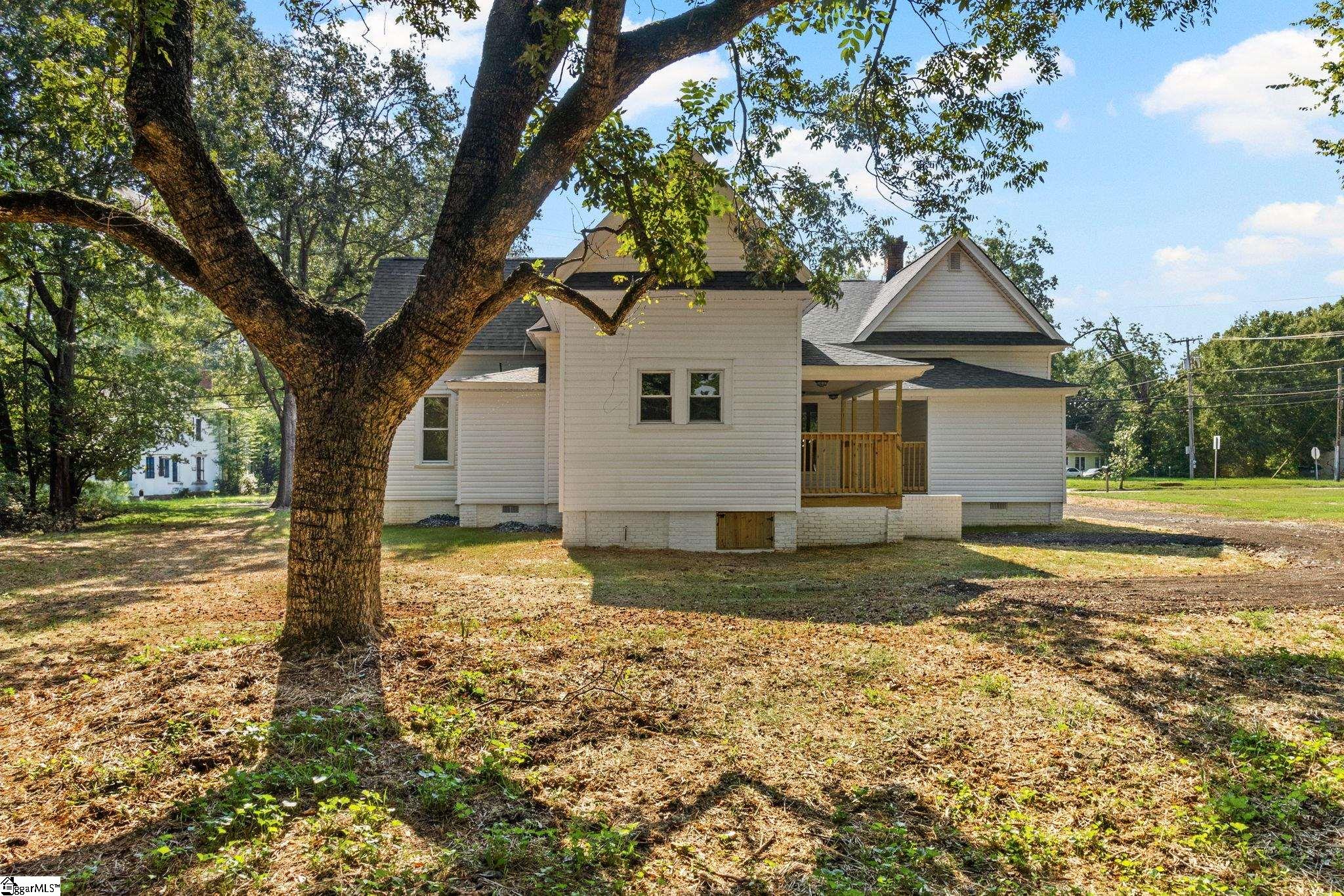 203 N Adair Street Clinton, SC 29325
