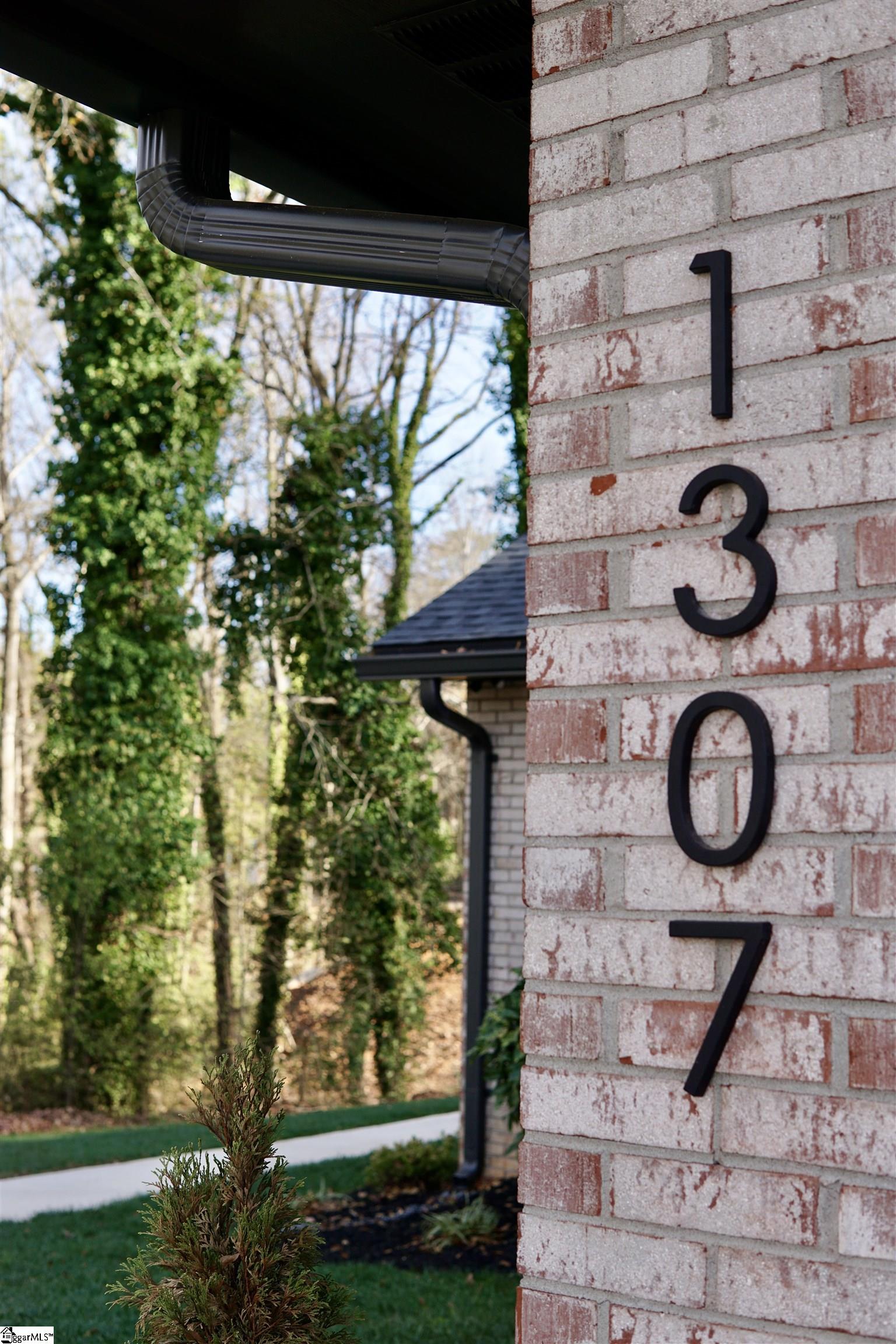 Homes for sale in Simpsonville, SC | 1307 Ne Main St, Simpsonville, SC 29681 | MLS# 1571890