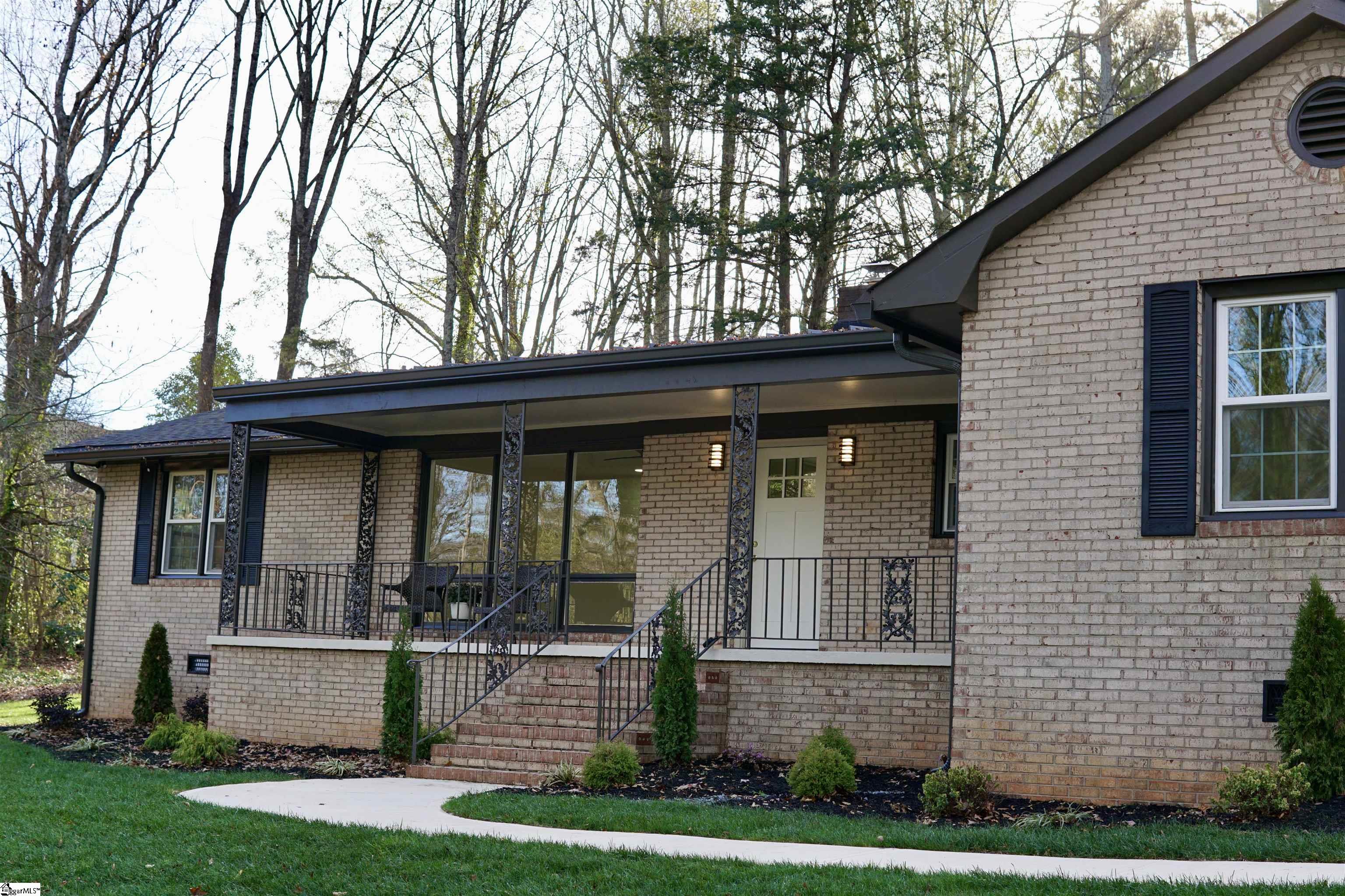 Homes for sale in Simpsonville, SC | 1307 Ne Main St, Simpsonville, SC 29681 | MLS# 1571890