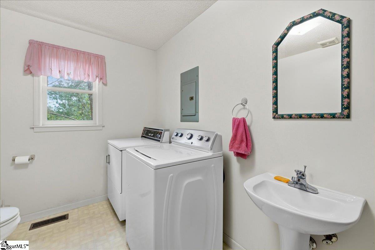 163 B D Johnston Road Central, SC 29630