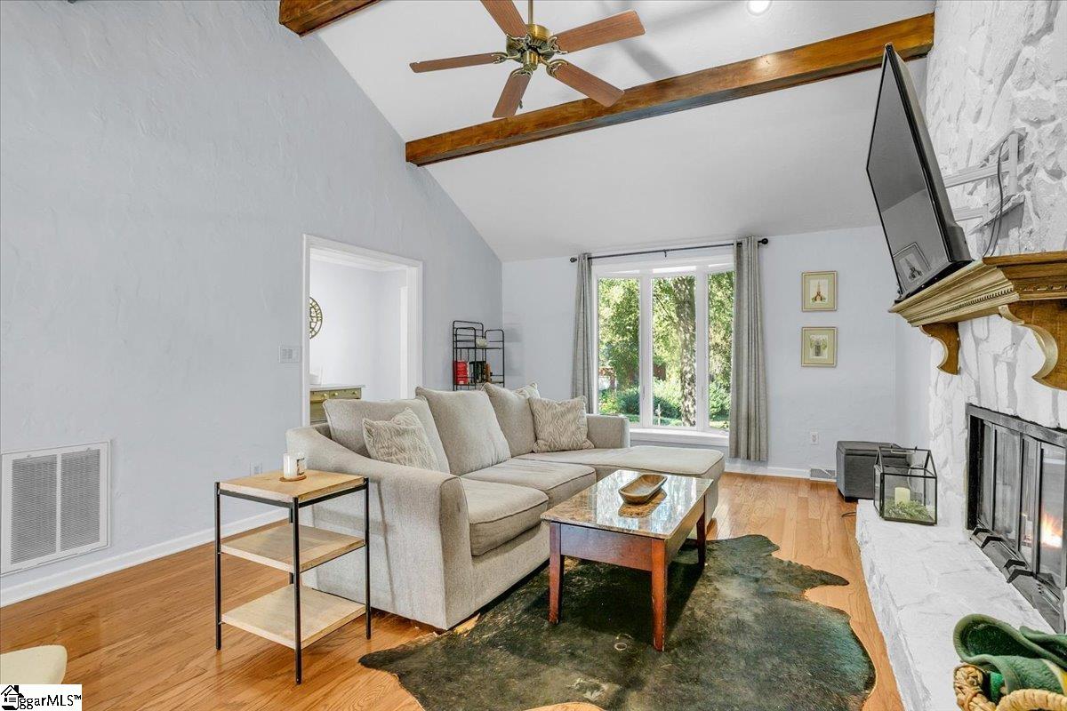 Homes for sale in Taylors, SC | 8 Tall Tree Ln, Taylors, SC 29687 | MLS# 1573218