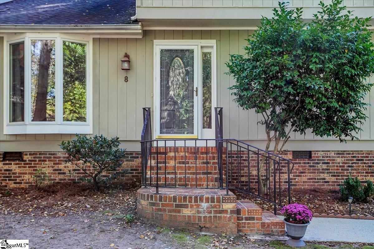 Homes for sale in Taylors, SC | 8 Tall Tree Ln, Taylors, SC 29687 | MLS# 1573218