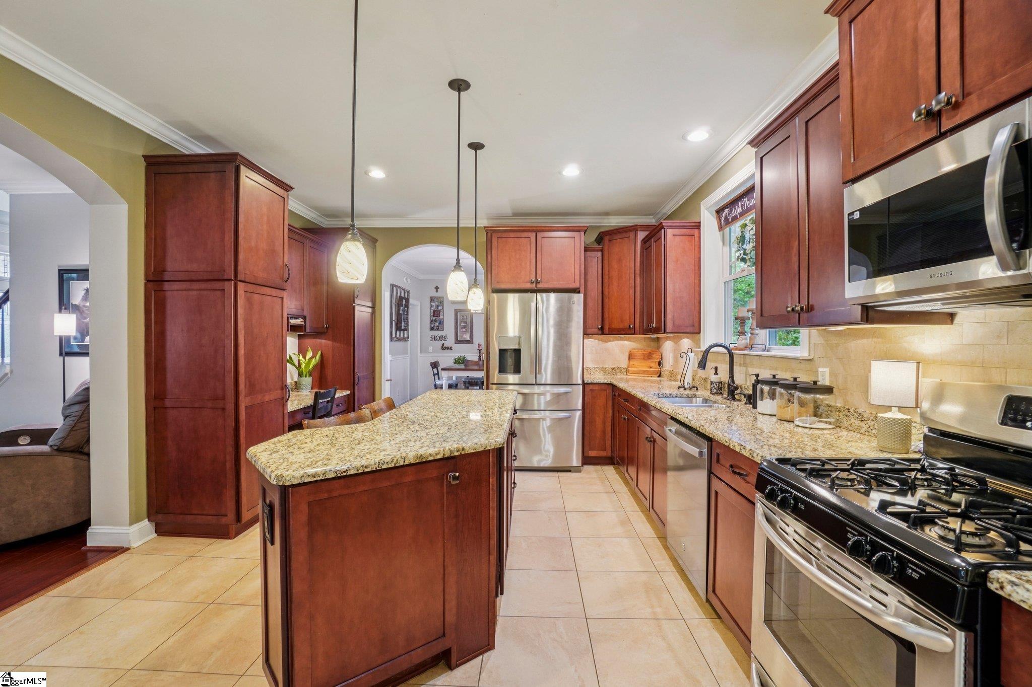 813 Beech Tree Place Hendersonville, NC 28792-8081