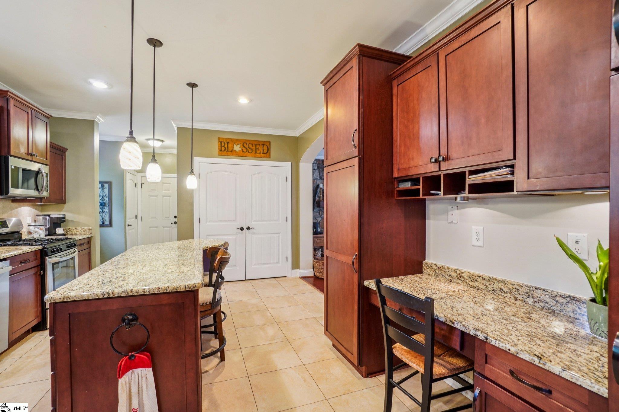 813 Beech Tree Place Hendersonville, NC 28792-8081
