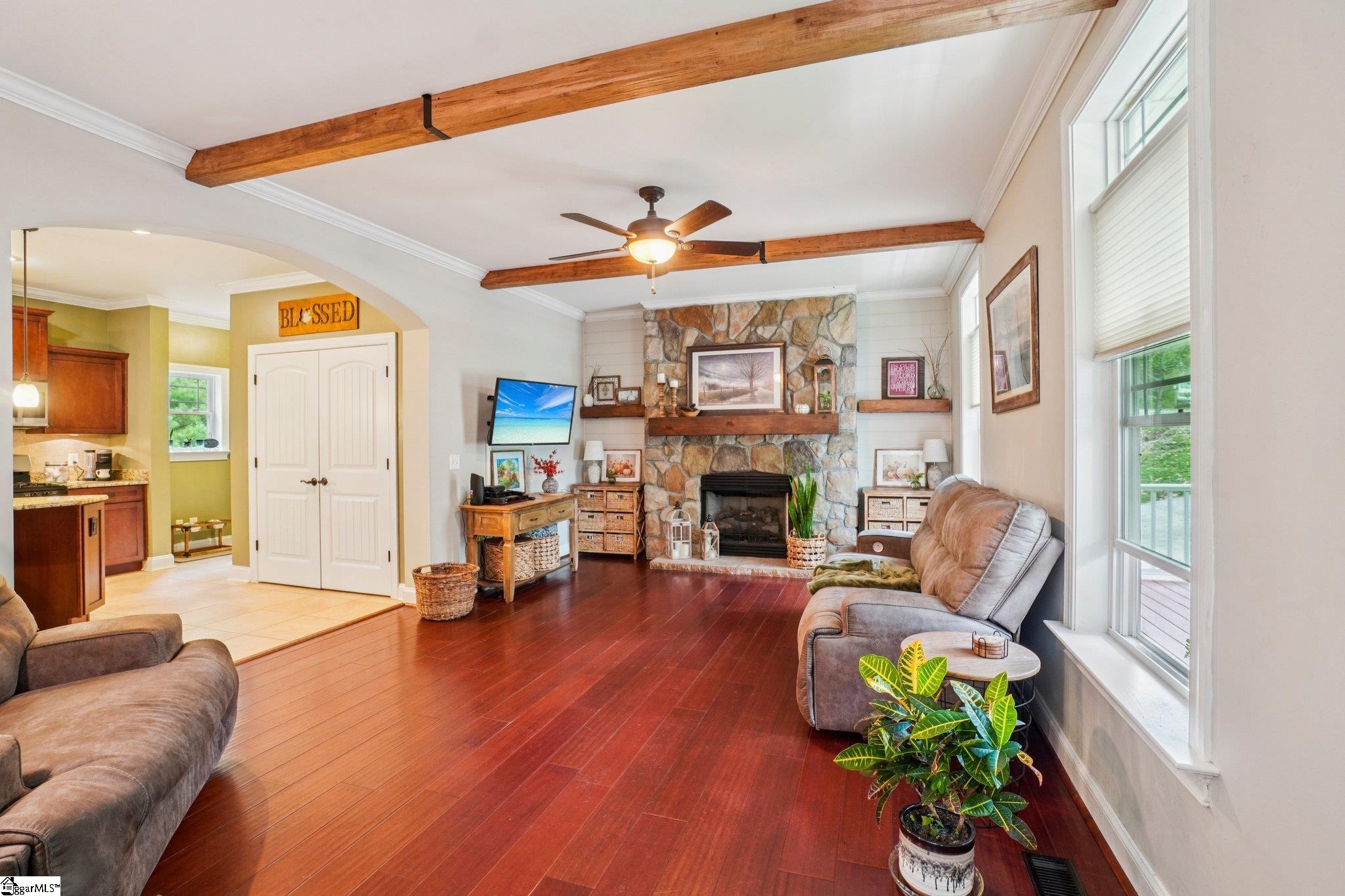 813 Beech Tree Place Hendersonville, NC 28792-8081