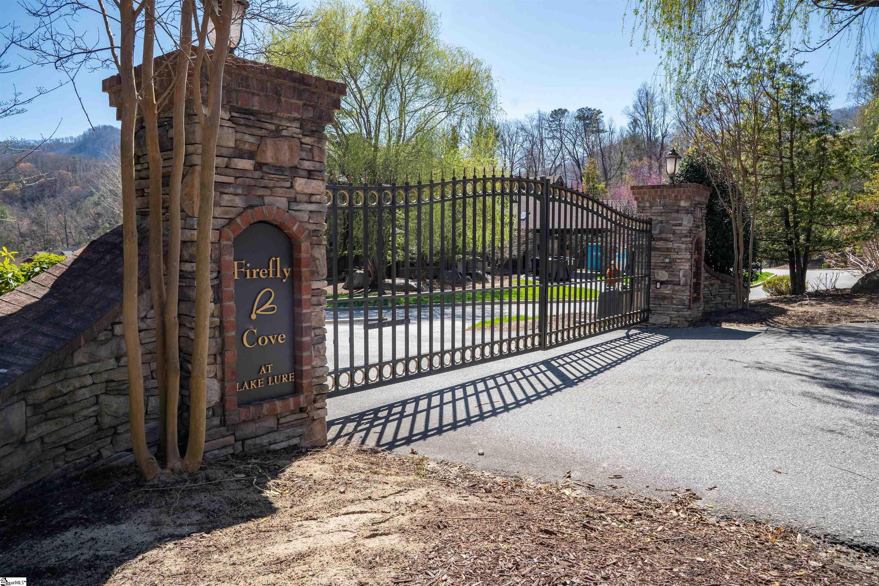 Homes for sale in Lake Lure, SC | 126 Kellerman Pt, Lake Lure, SC 28746 | MLS# 1573508