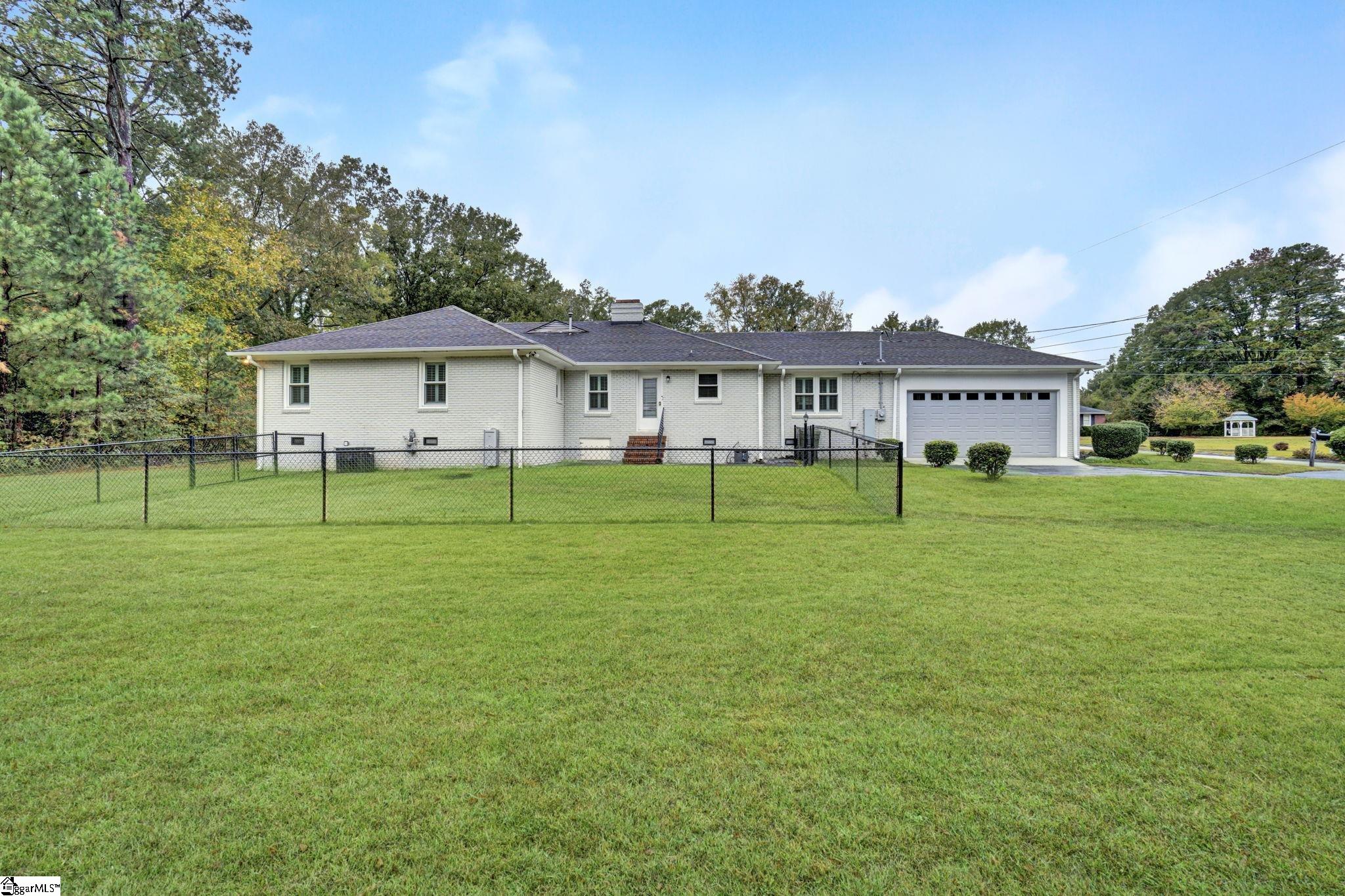 Homes for sale in Clinton, SC | 607 S Adair St, Clinton, SC 29325 | MLS# 1573582