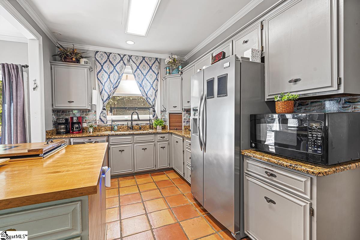 Homes for sale in Greenwood, SC | 111 Northwoods Rd, Greenwood, SC 29649 | MLS# 1573804