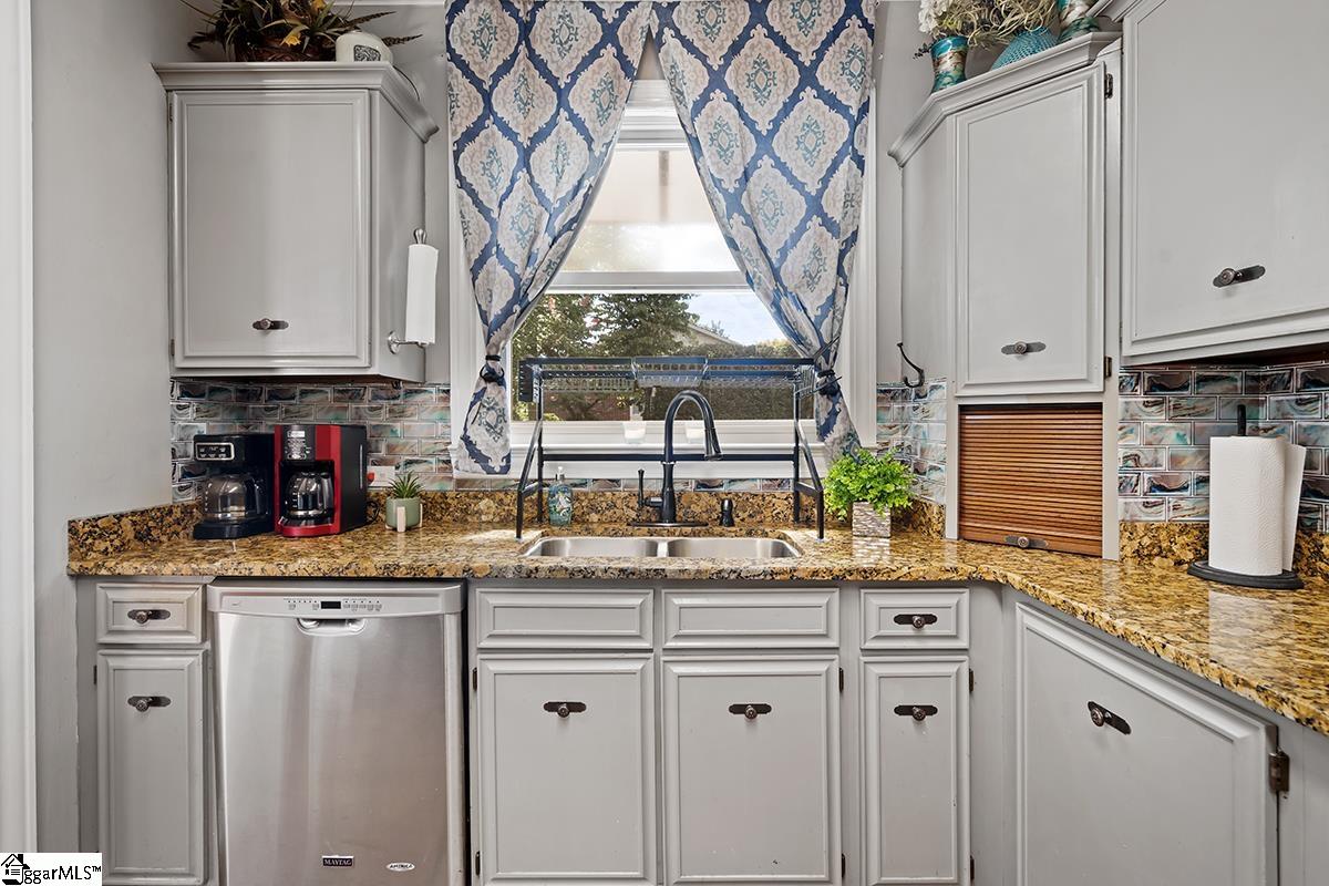 Homes for sale in Greenwood, SC | 111 Northwoods Rd, Greenwood, SC 29649 | MLS# 1573804