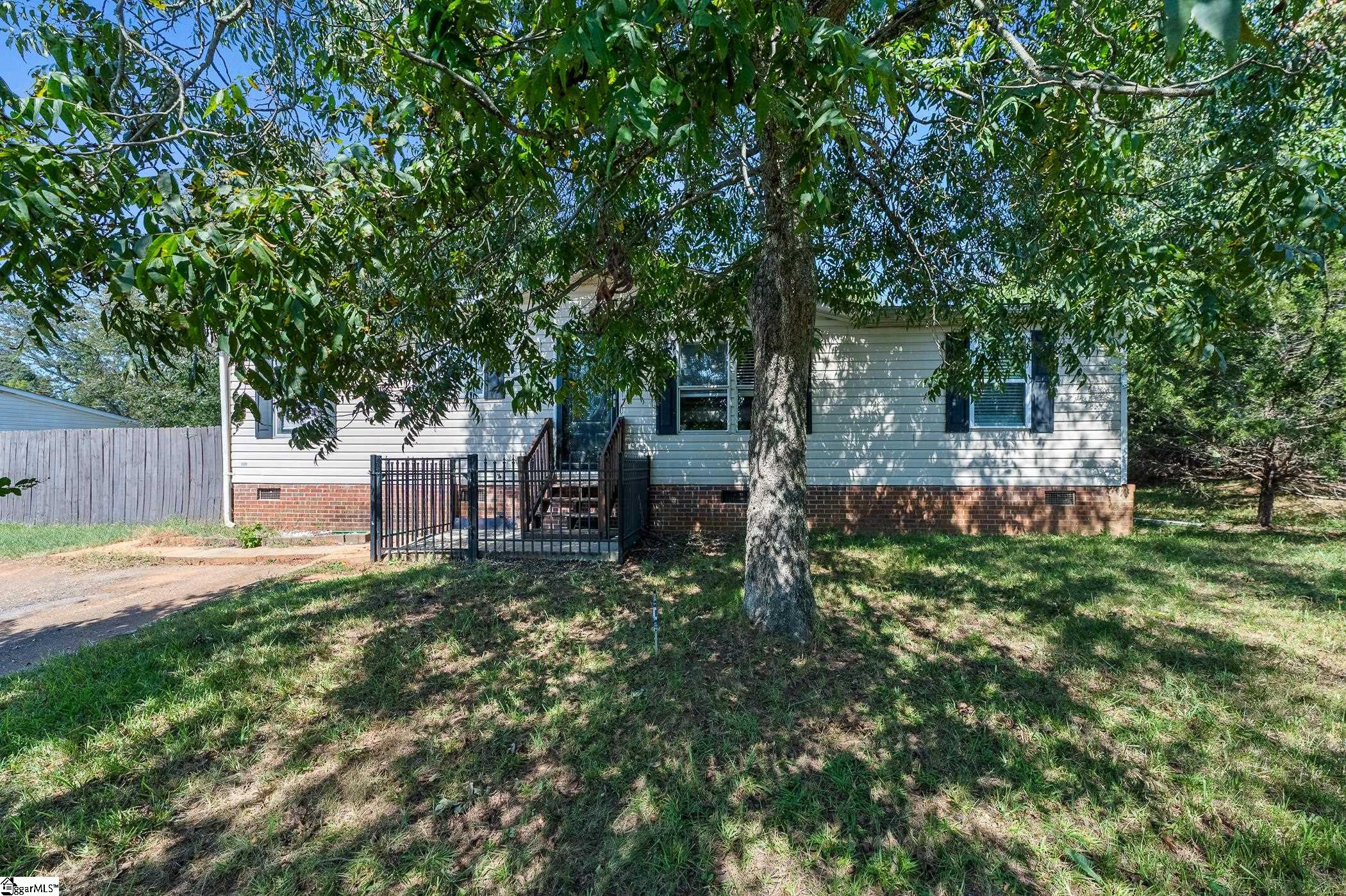 Homes for sale in Greenville, SC | 102 Riverbreeze Rd, Greenville, SC 29611 | MLS# 1573842