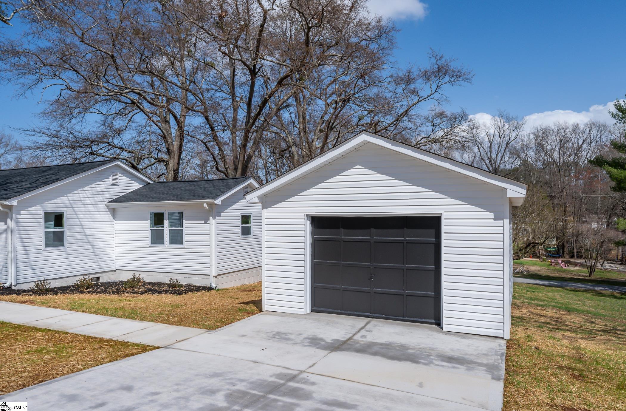 Homes for sale in Landrum, SC | 509 S Bomar Ave, Landrum, SC 29356 | MLS# 1573973