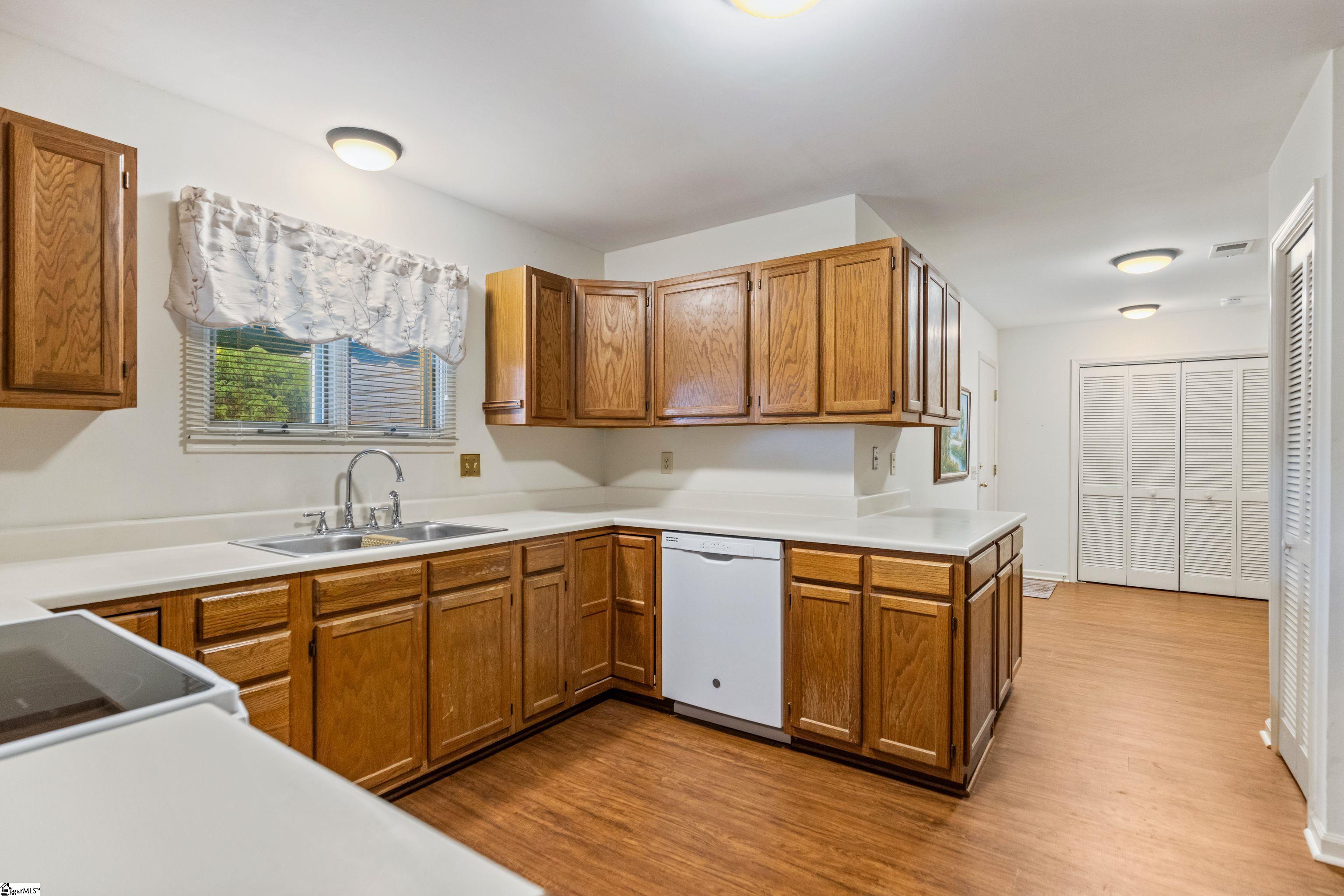 Homes for sale in Greenville, SC | 112 N Woodgreen Way, Greenville, SC 29615 | MLS# 1574837