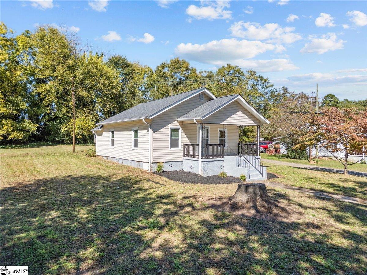 Homes for sale in Spartanburg, SC | 228 Grandview Dr, Spartanburg, SC 29303 | MLS# 1574841