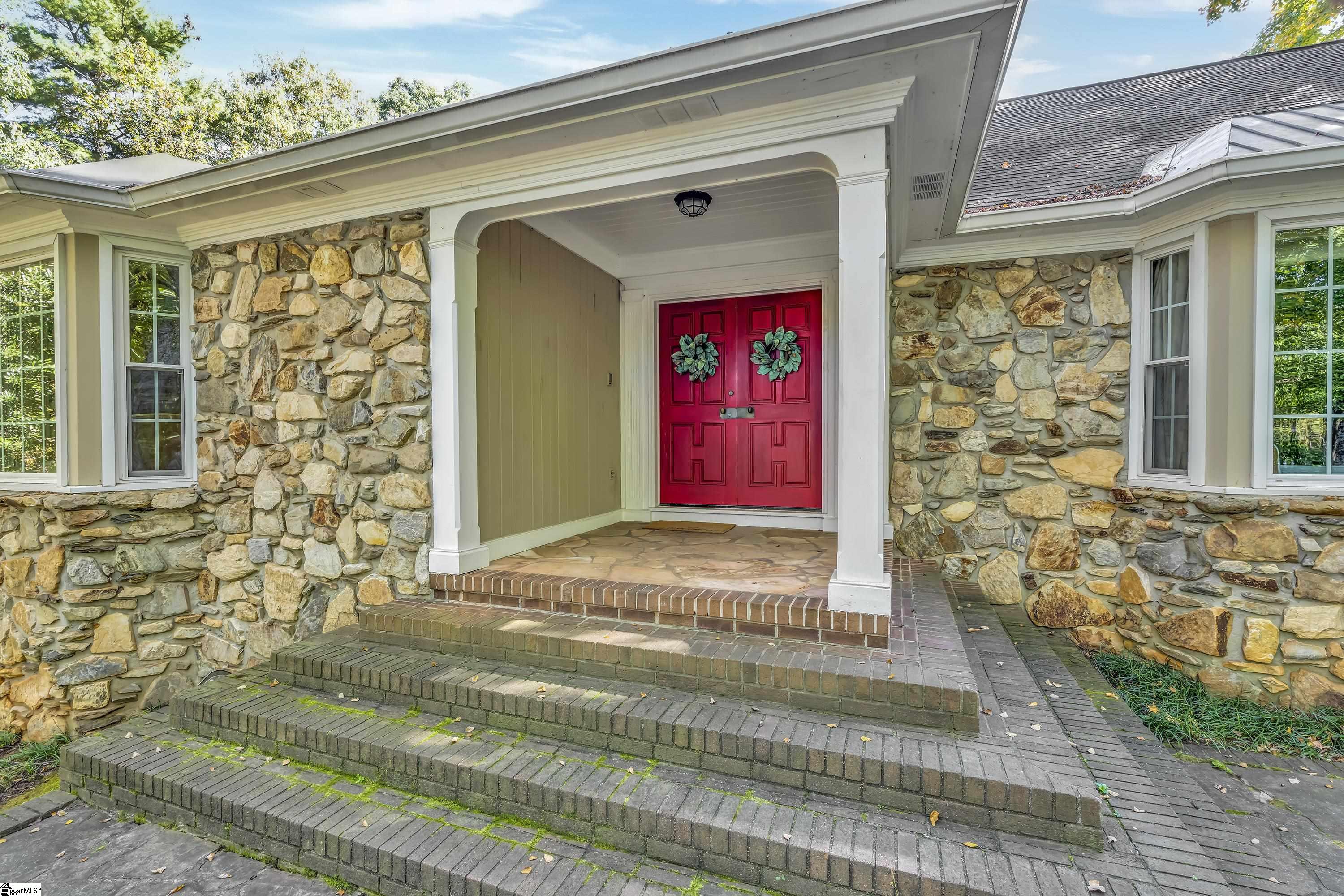 Homes for sale in Greenville, SC | 102 Graystone Rd, Greenville, SC 29615 | MLS# 1574879