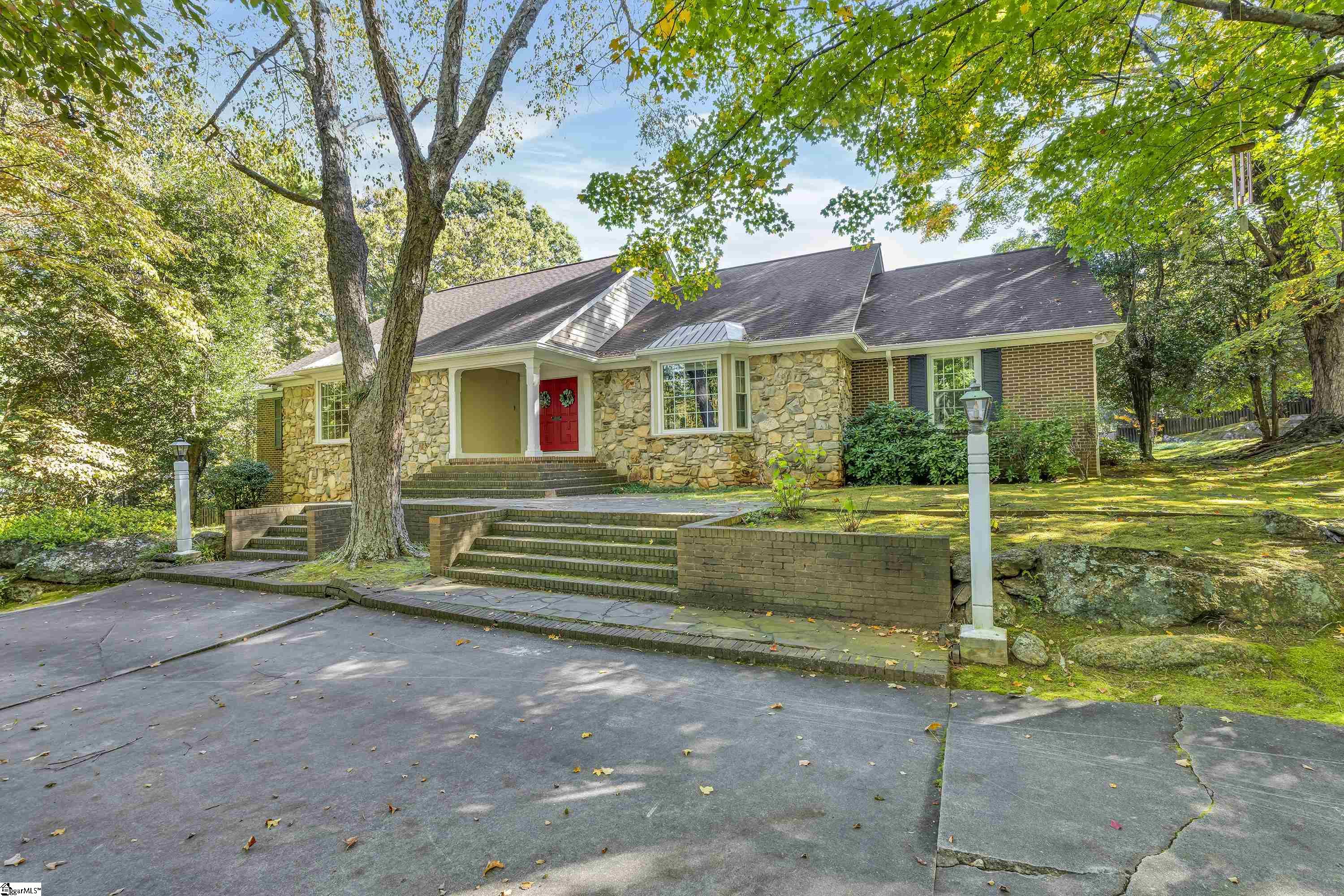 Homes for sale in Greenville, SC | 102 Graystone Rd, Greenville, SC 29615 | MLS# 1574879