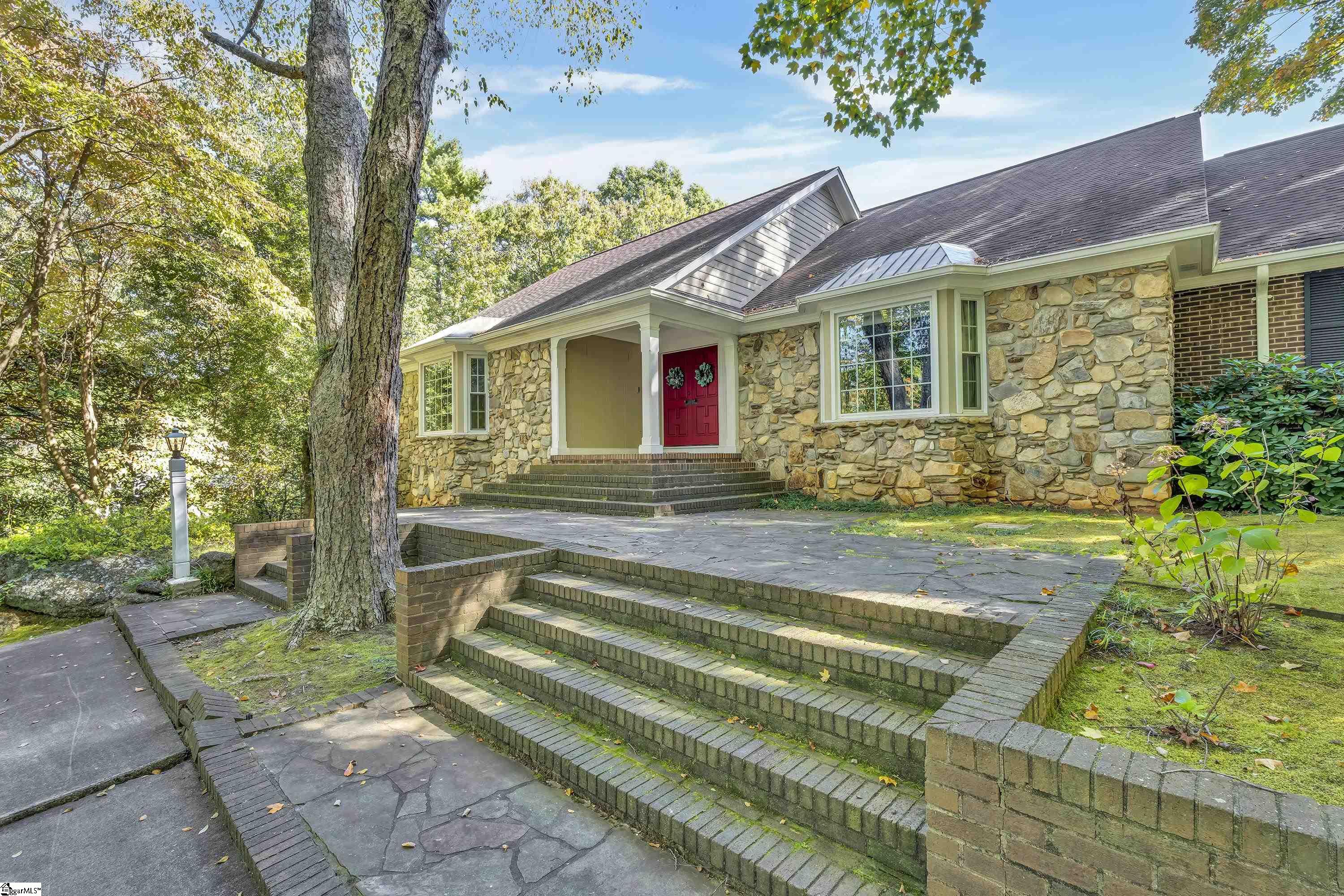 Homes for sale in Greenville, SC | 102 Graystone Rd, Greenville, SC 29615 | MLS# 1574879