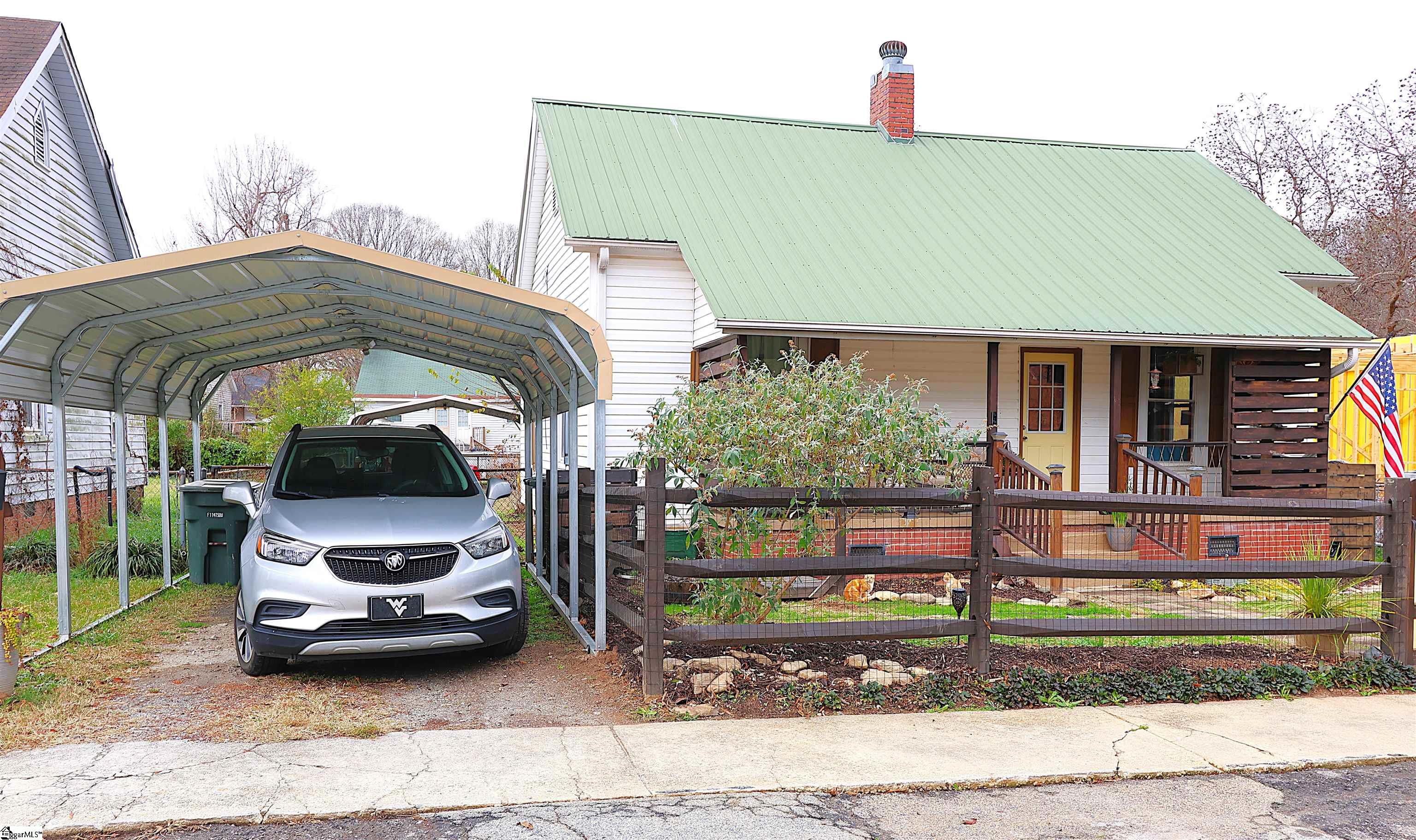 Homes for sale in Clinton, SC | 409 Florence St, Clinton, SC 29325 | MLS# 1576487