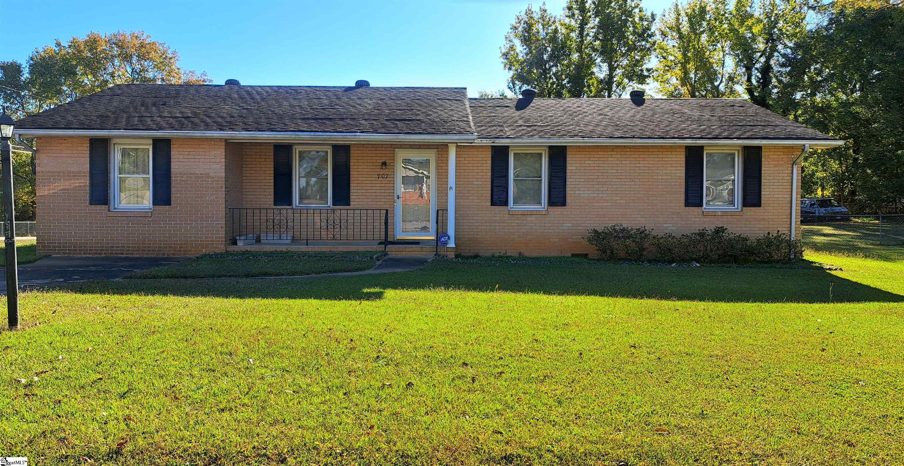 Homes for sale in Greenville, SC | 707 Staunton Bridge Rd, Greenville, SC 29611 | MLS# 1577245