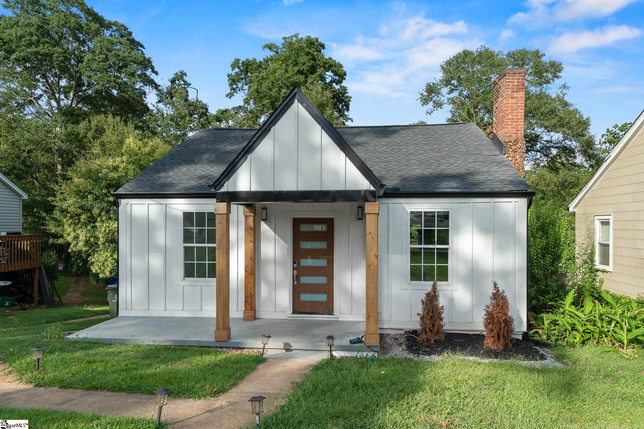 Homes for sale in Greenville, SC | 14 Hawthorne Ln, Greenville, SC 29605 | MLS# 1577372