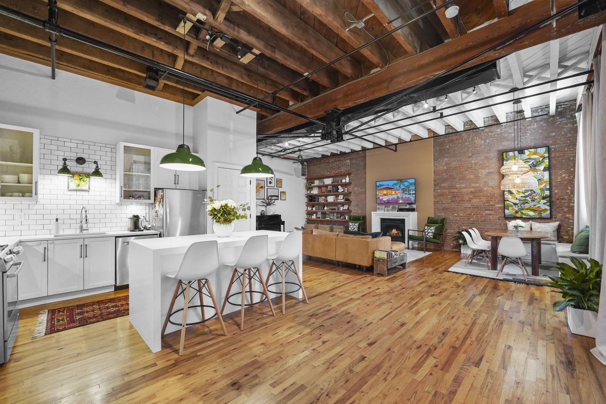 126 WEBSTER AVE Unit: 2C