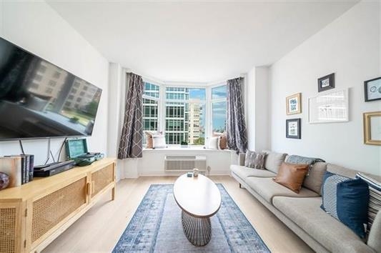 1400 HUDSON ST Unit: 724