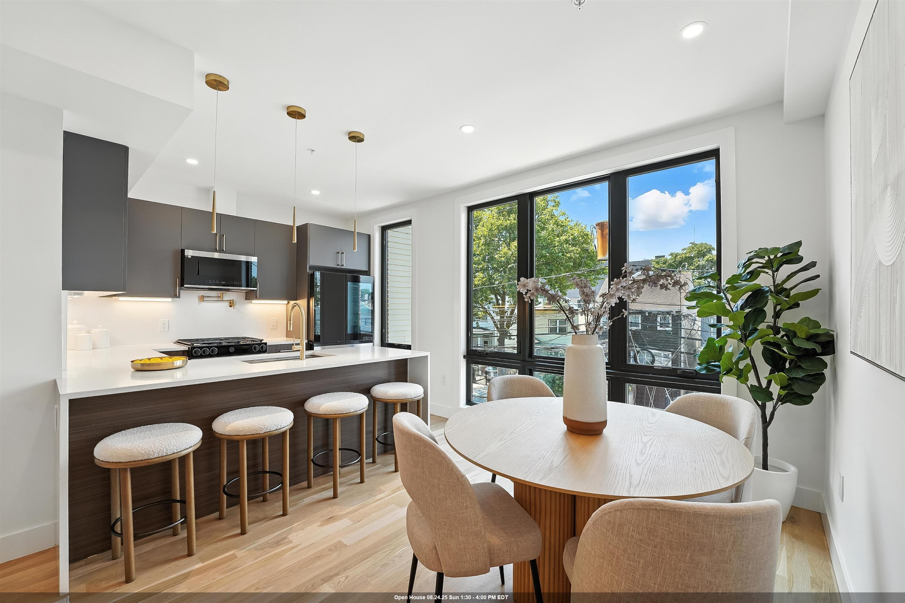28 BEACON AVE Unit: 2
