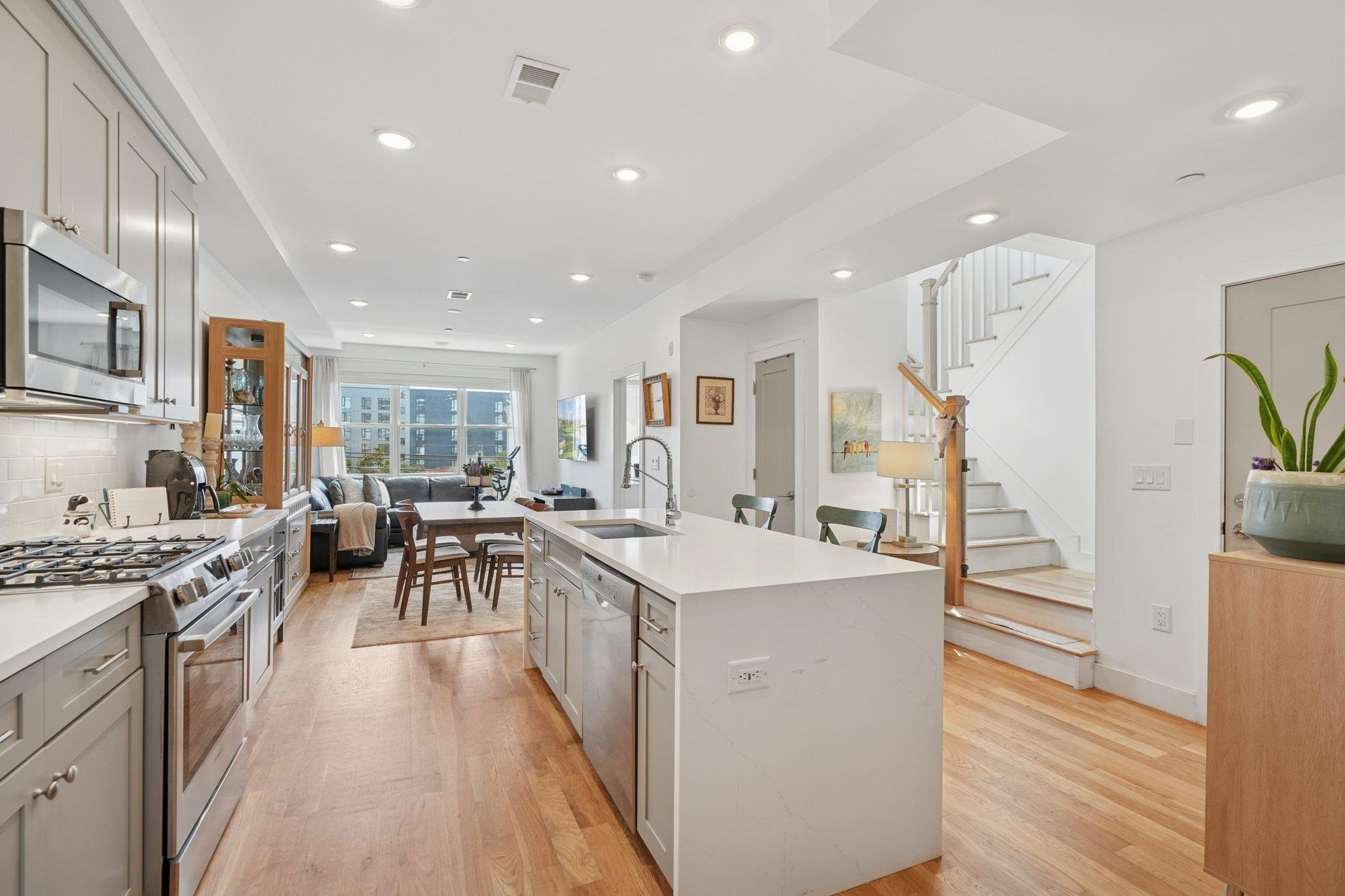 382 7TH ST Unit: 4