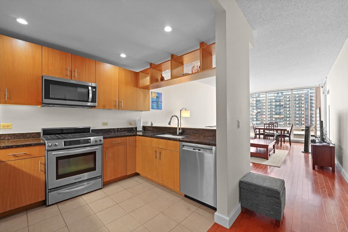 1 SHORE LANE Unit: 1205