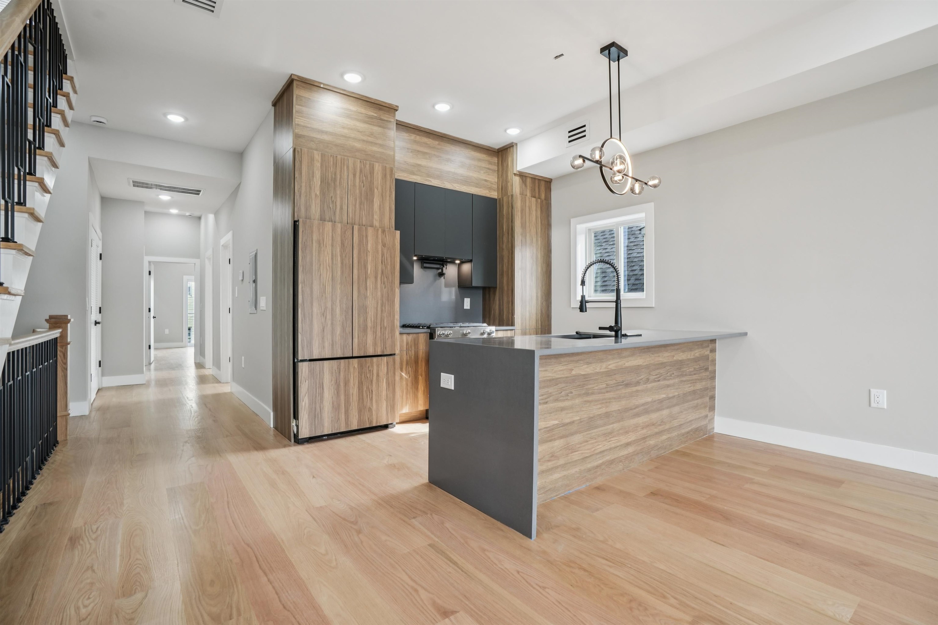 68 THORNE ST Unit: 2
